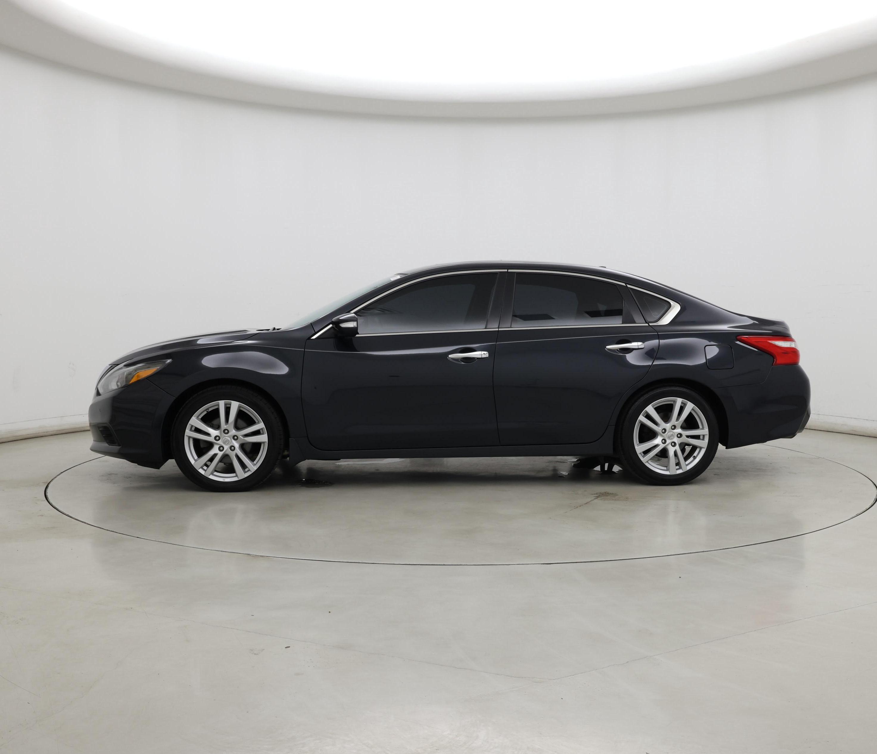 Thumbnail: 2017 Nissan Altima - 3