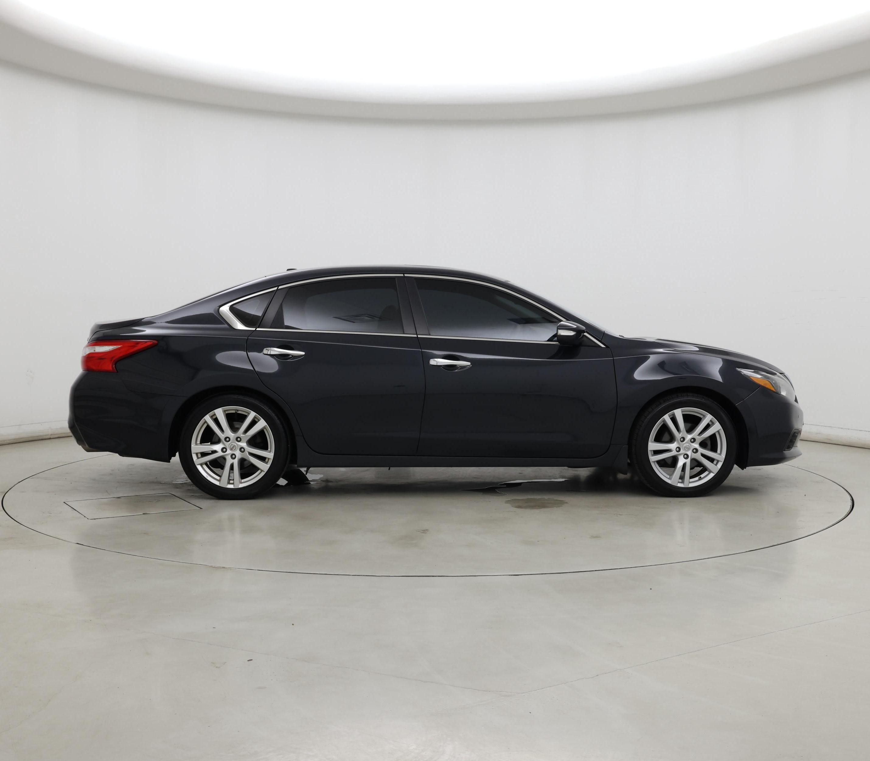 Thumbnail: 2017 Nissan Altima - 7