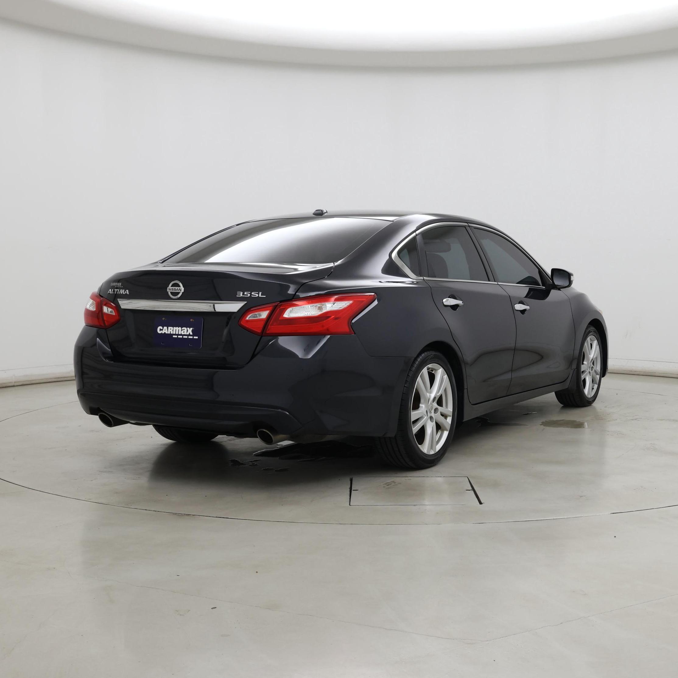 Thumbnail: 2017 Nissan Altima - 8