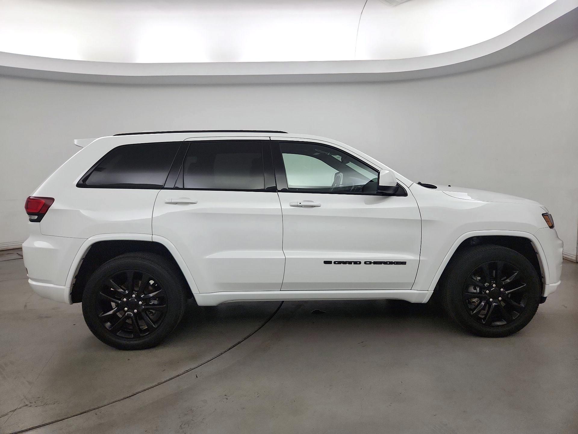 Thumbnail: 2022 Jeep Grand Cherokee - 4