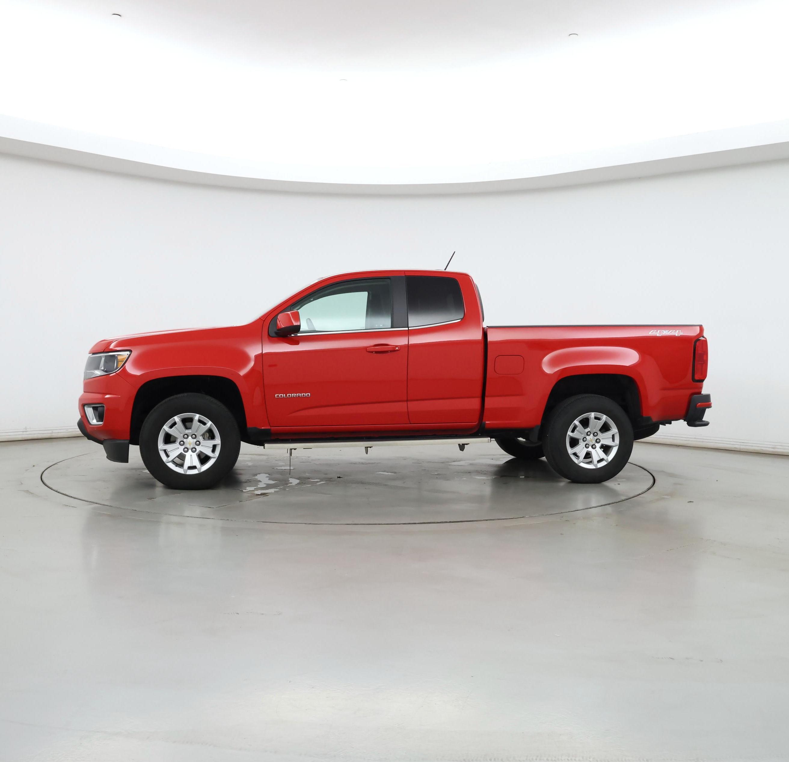 Thumbnail: 2019 Chevrolet Colorado - 3