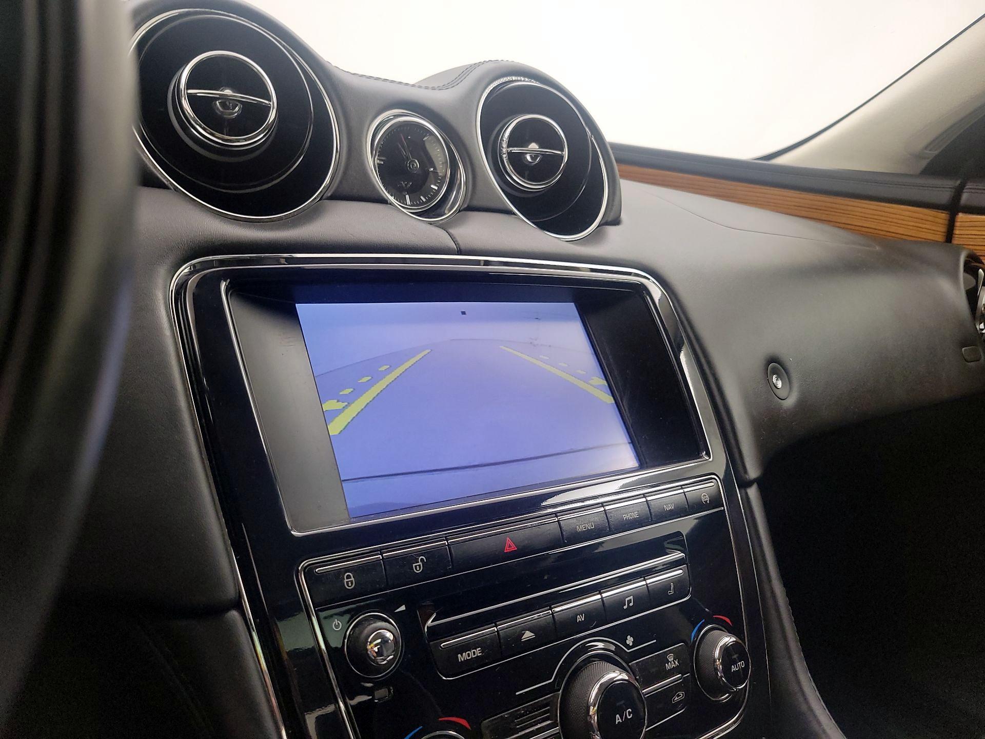 Thumbnail: 2014 Jaguar XJ - 15