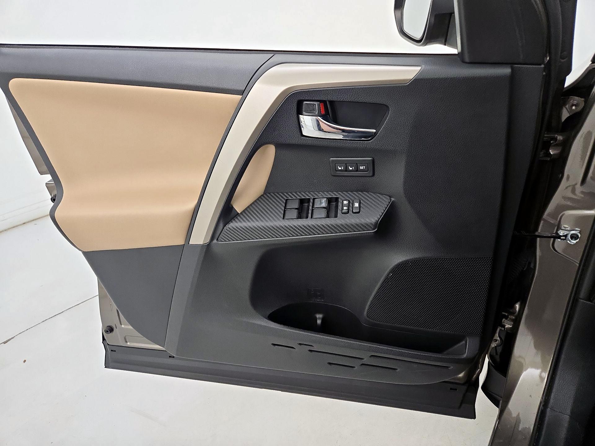 Thumbnail: 2014 Toyota RAV4 - 12