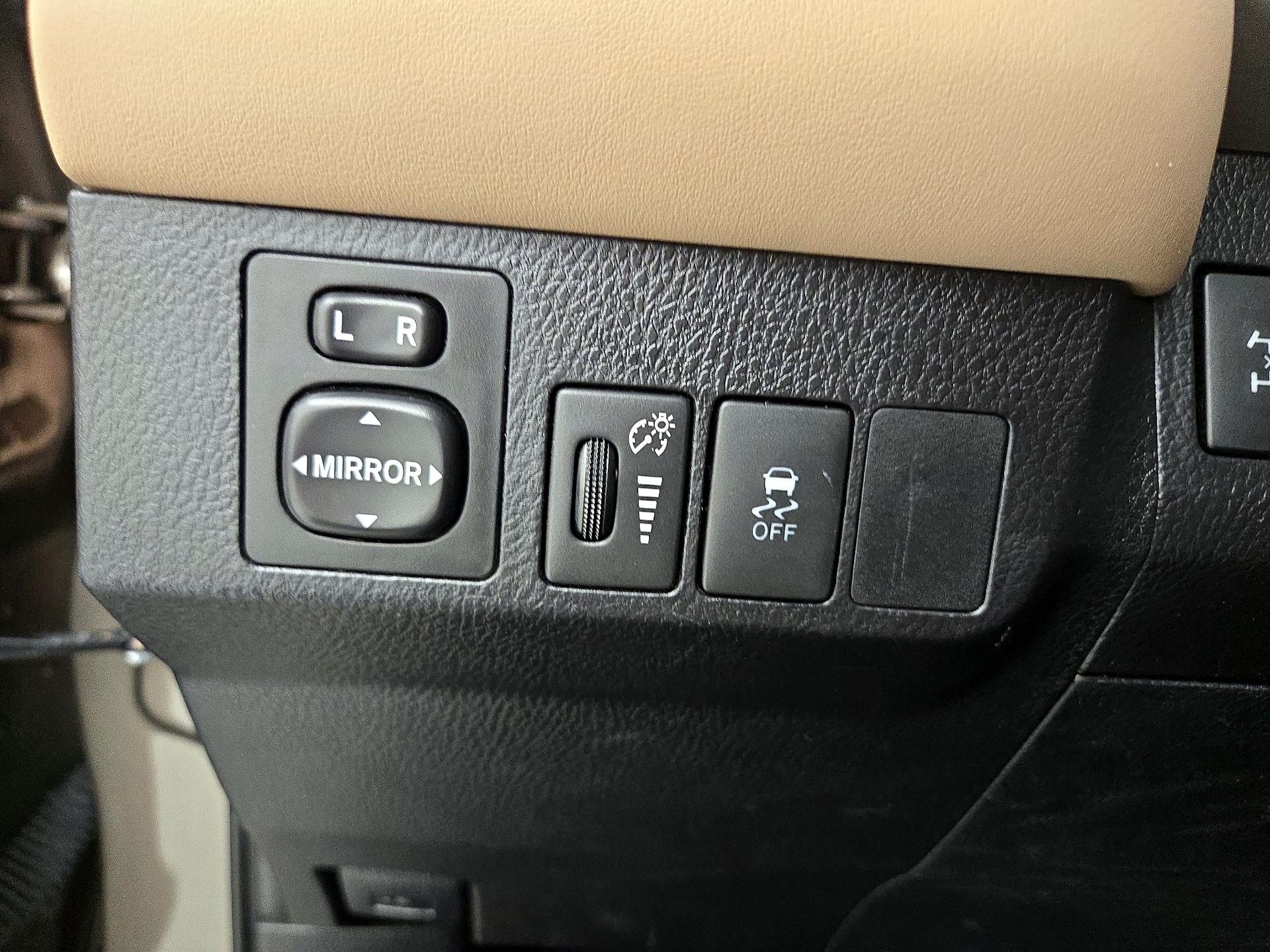 Thumbnail: 2014 Toyota RAV4 - 13