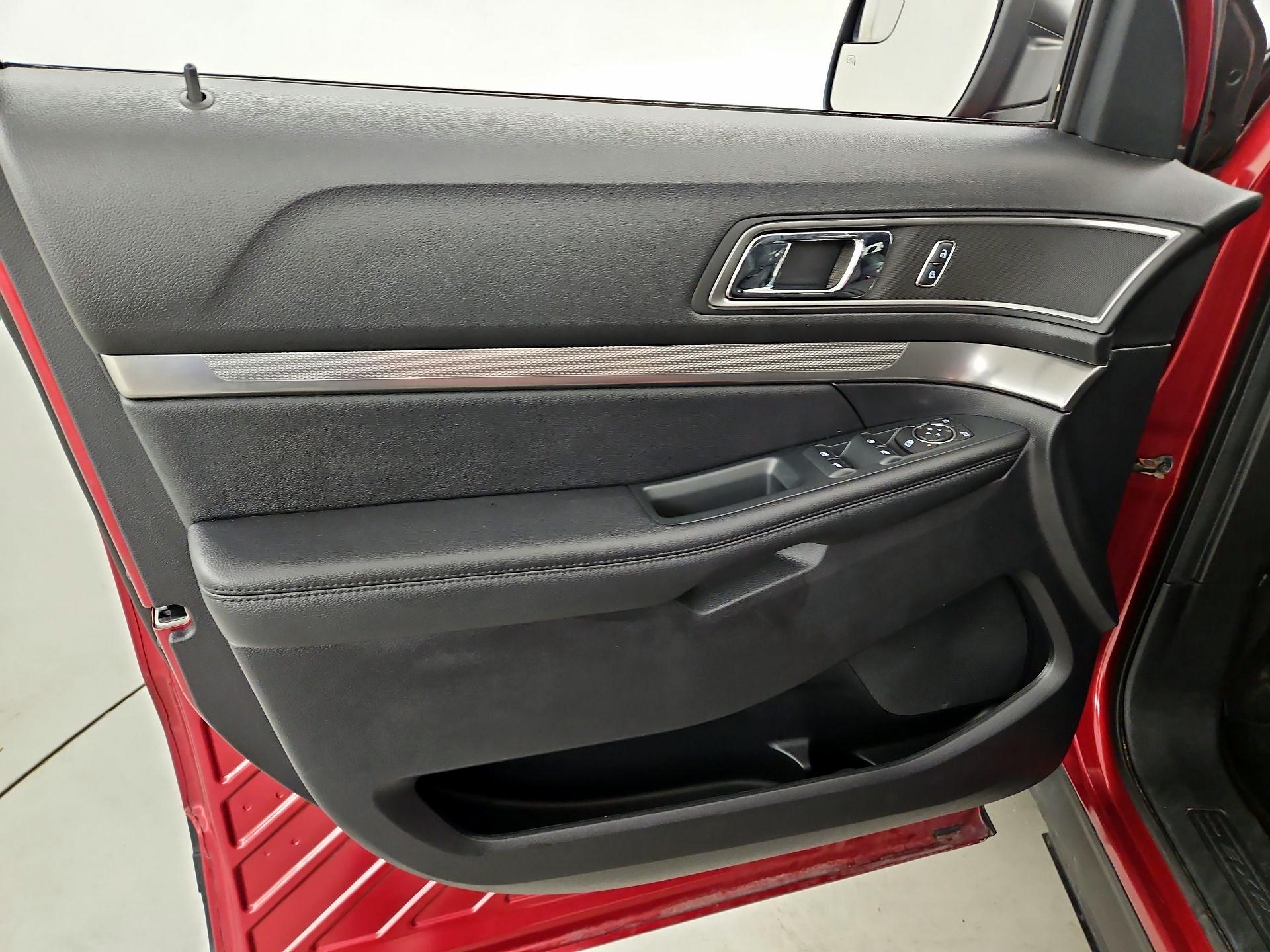 Thumbnail: 2019 Ford Explorer - 12
