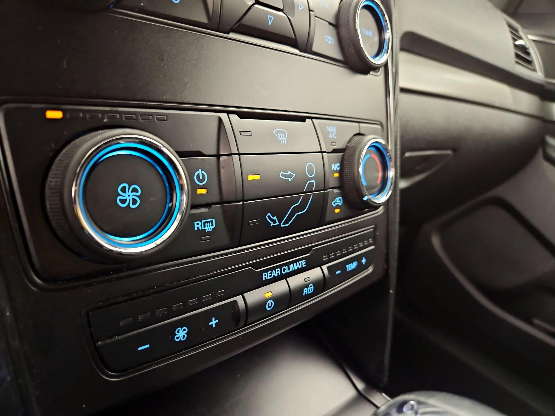 Thumbnail: 2019 Ford Explorer - 16