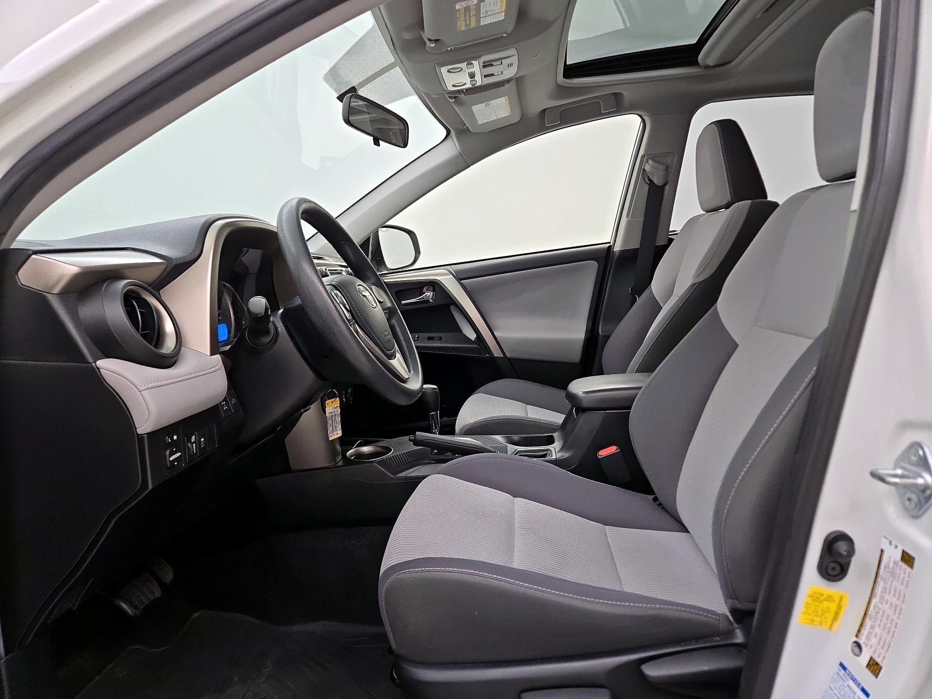 Thumbnail: 2015 Toyota RAV4 - 11
