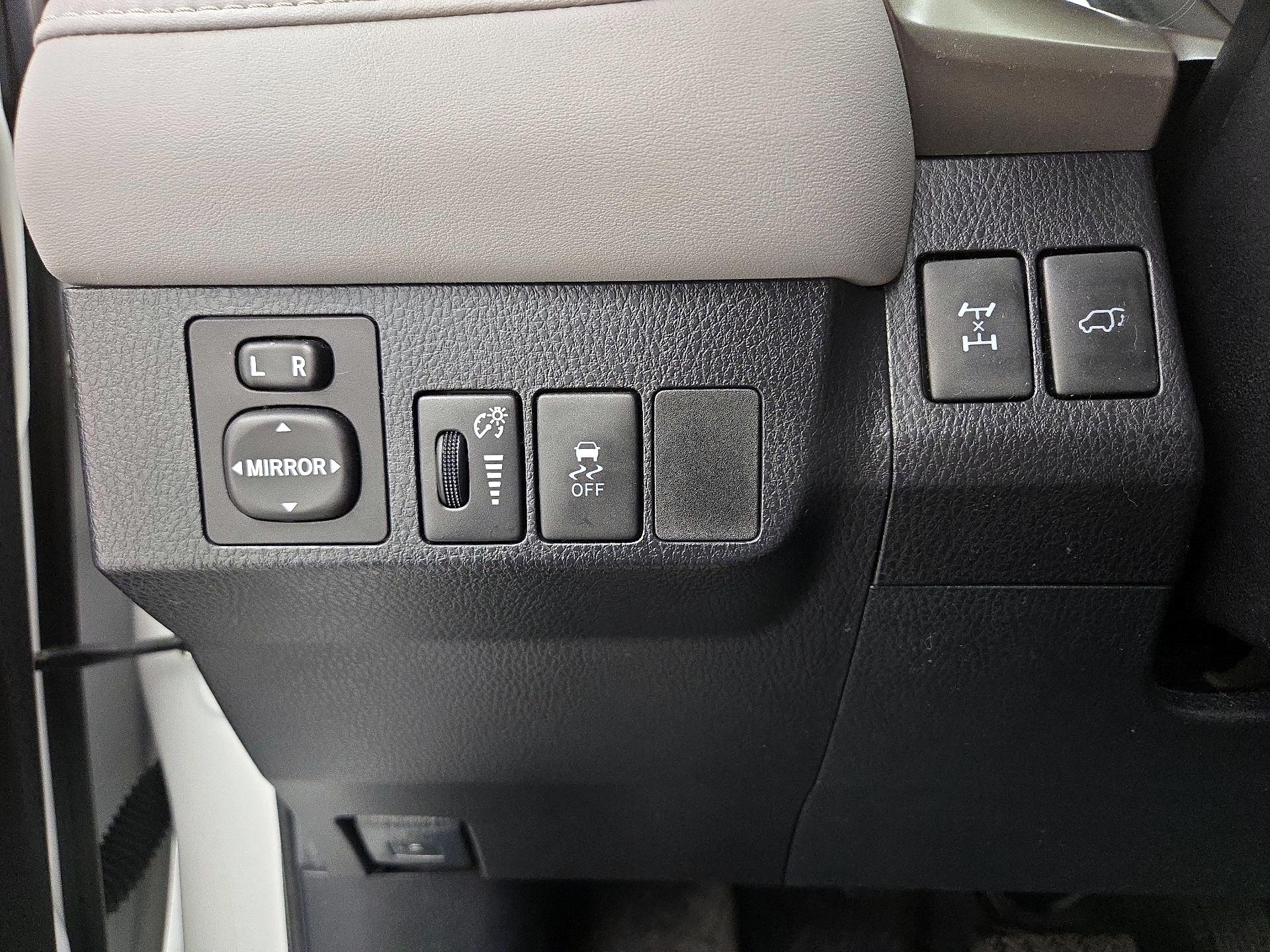 Thumbnail: 2015 Toyota RAV4 - 13