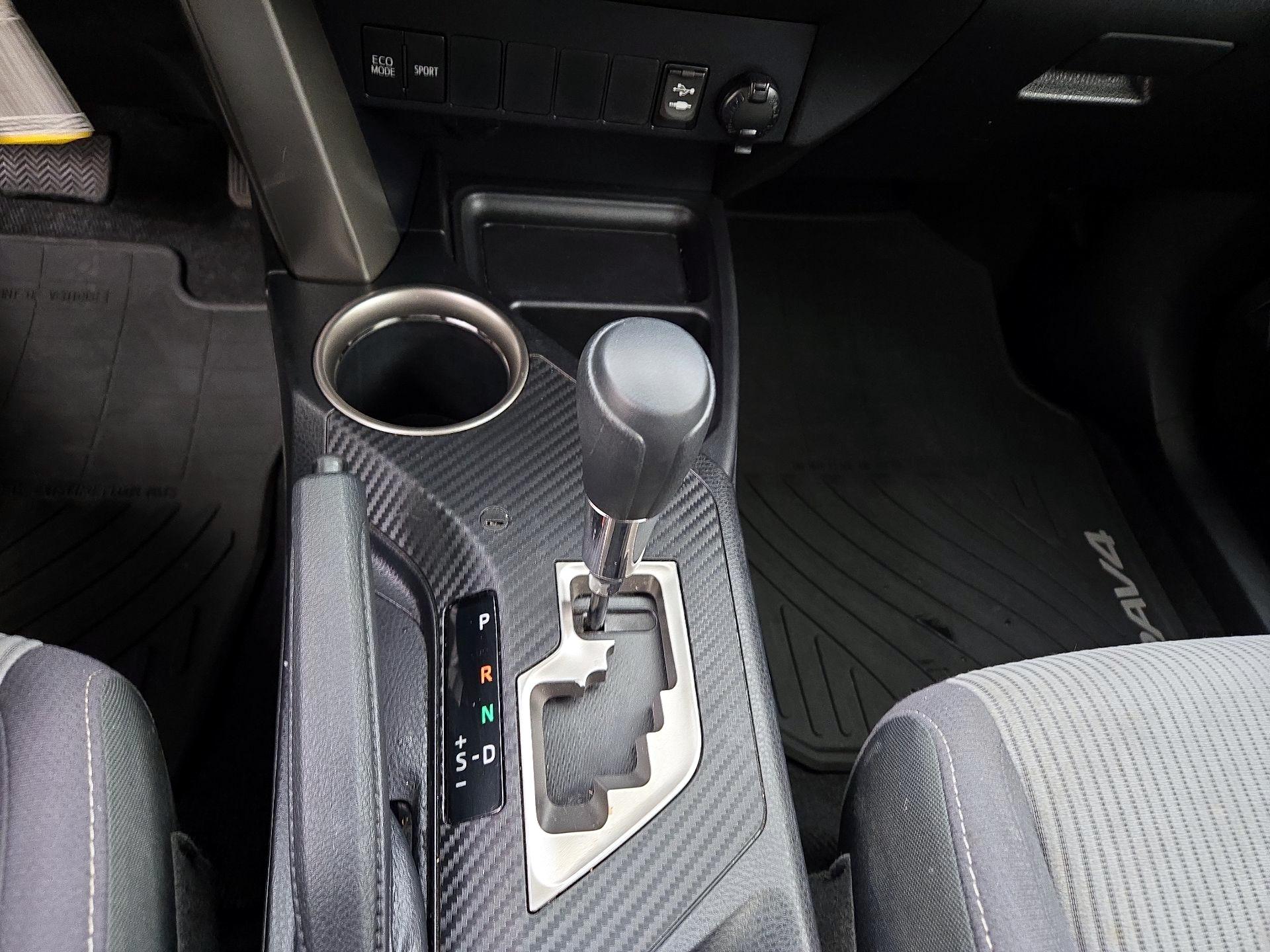 Thumbnail: 2015 Toyota RAV4 - 17