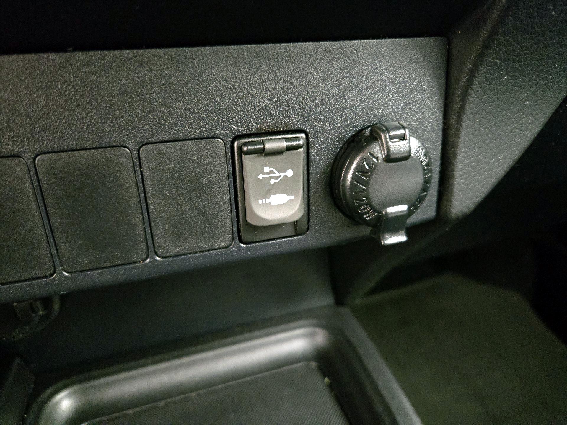 Thumbnail: 2015 Toyota RAV4 - 18