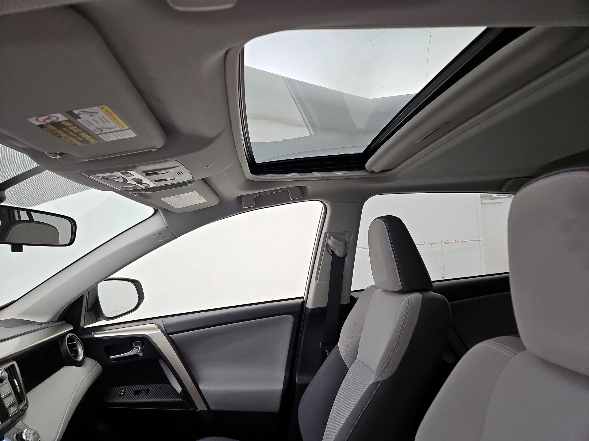 Thumbnail: 2015 Toyota RAV4 - 19