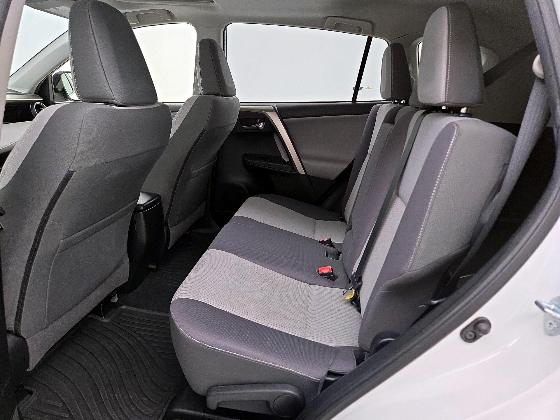 Thumbnail: 2015 Toyota RAV4 - 20