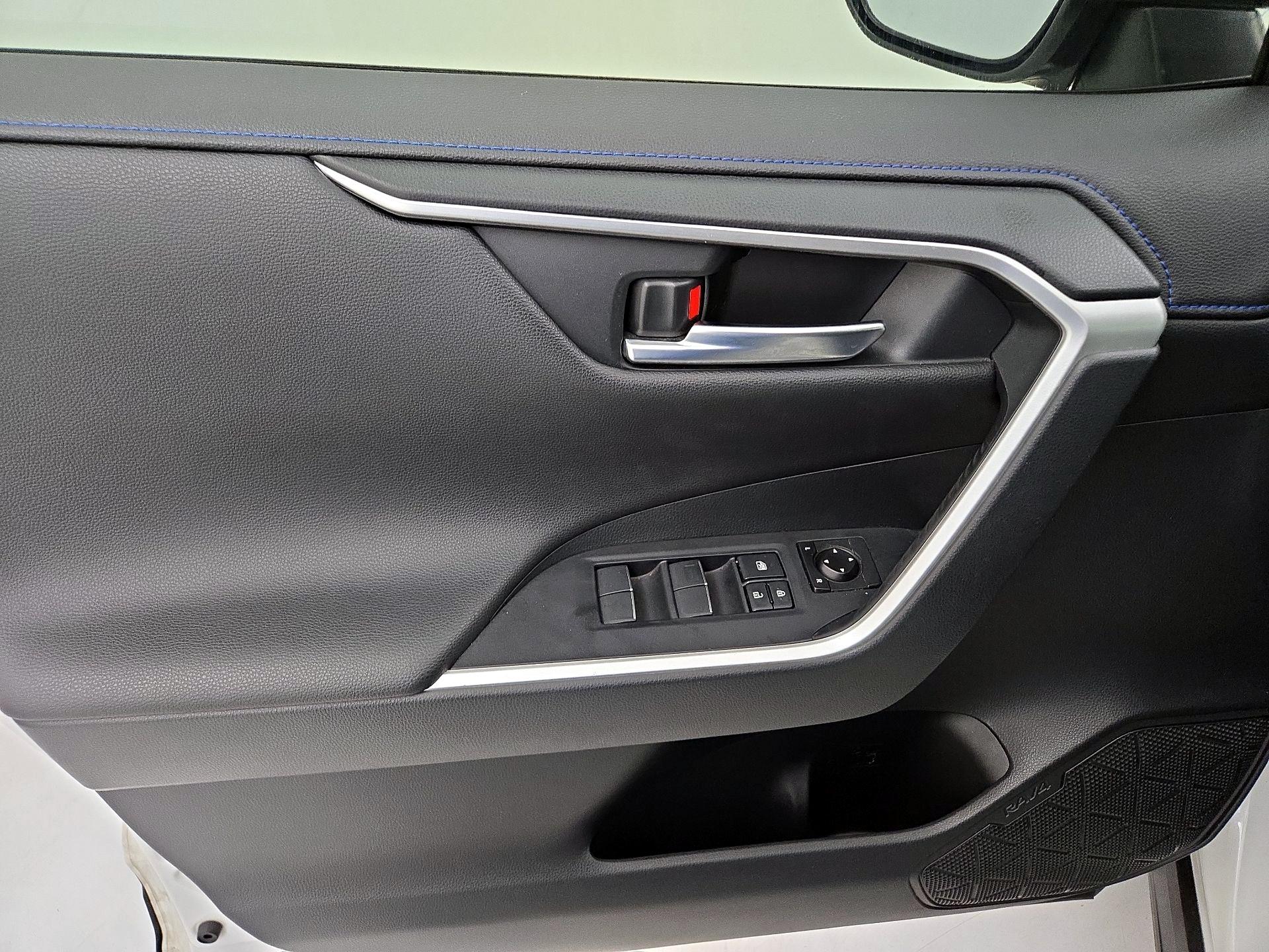 Thumbnail: 2019 Toyota RAV4 - 12
