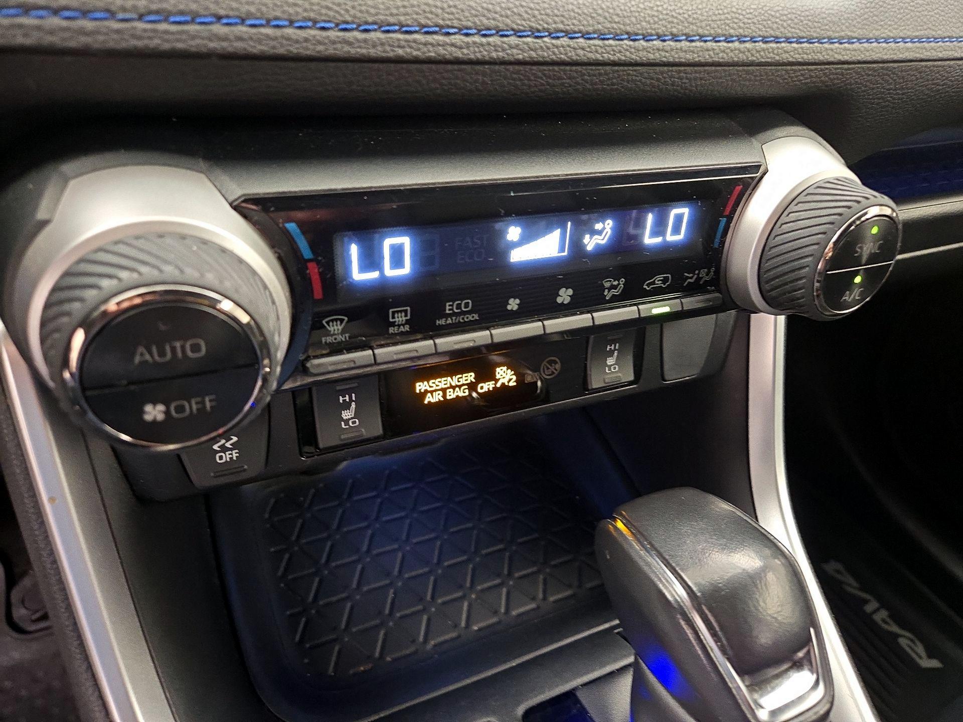 Thumbnail: 2019 Toyota RAV4 - 16