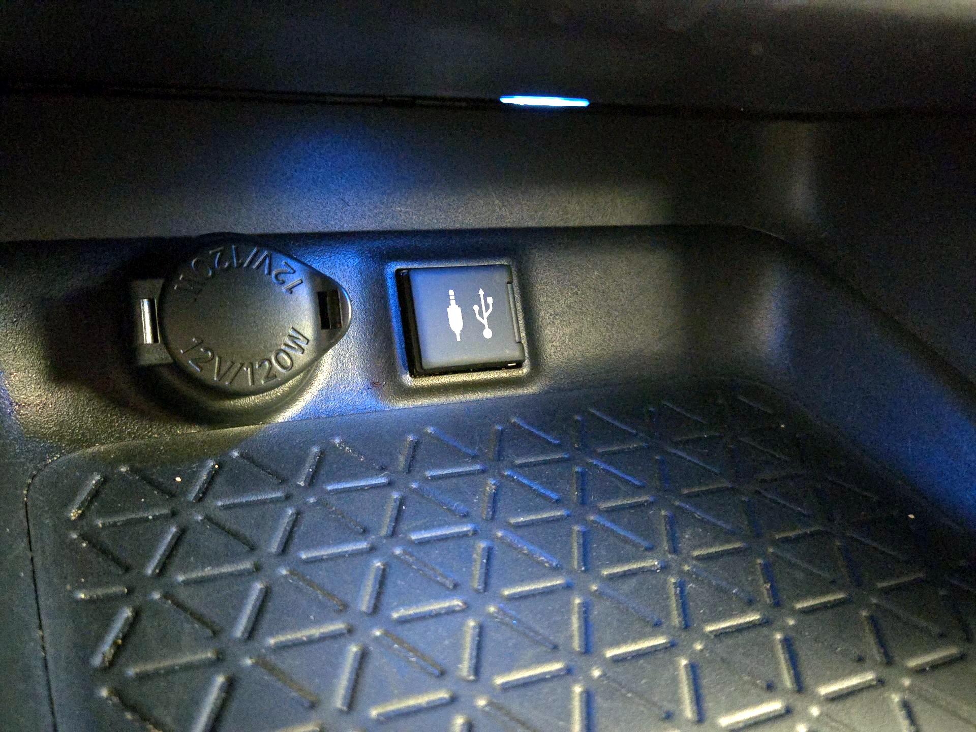 Thumbnail: 2019 Toyota RAV4 - 18