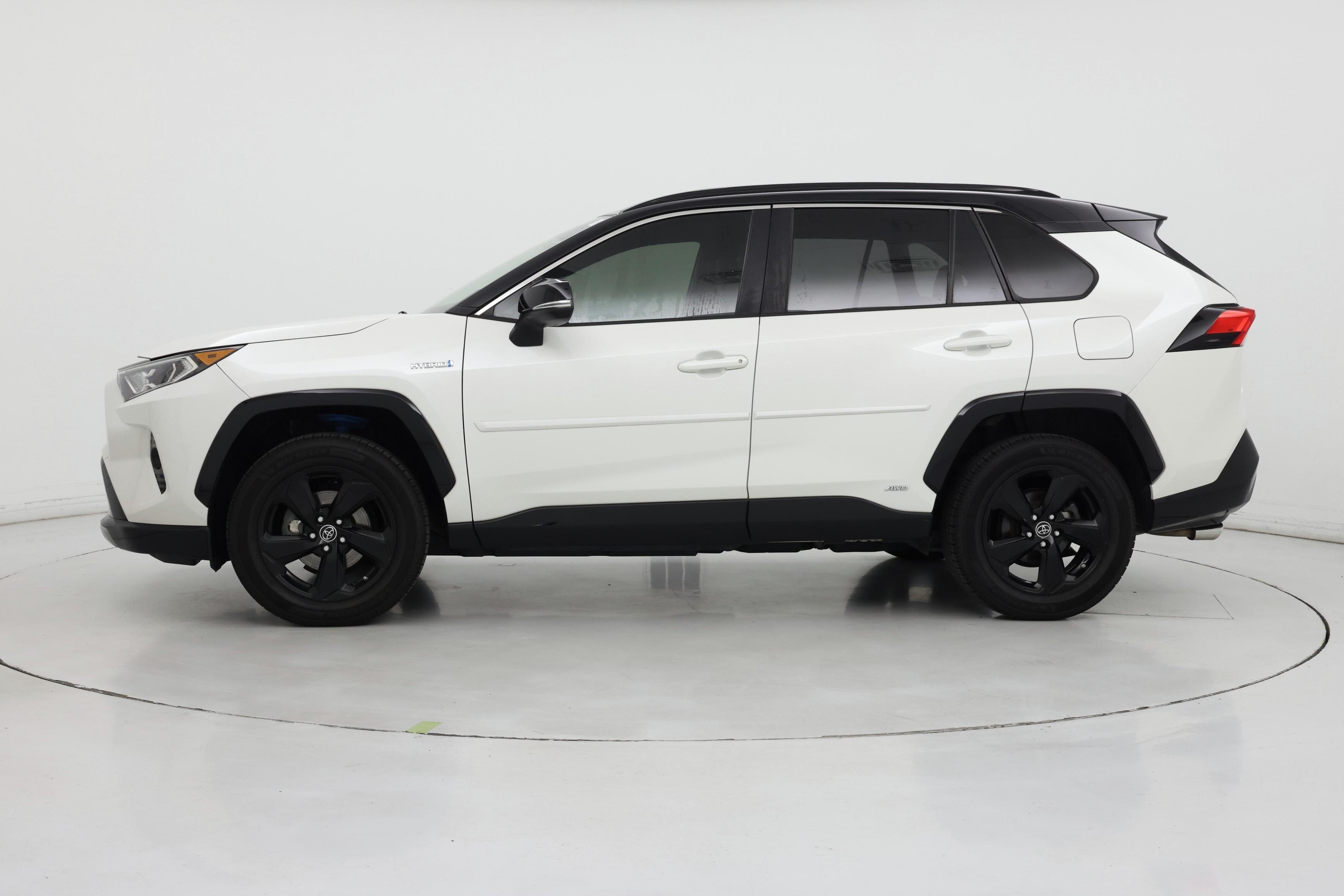 Thumbnail: 2019 Toyota RAV4 - 3