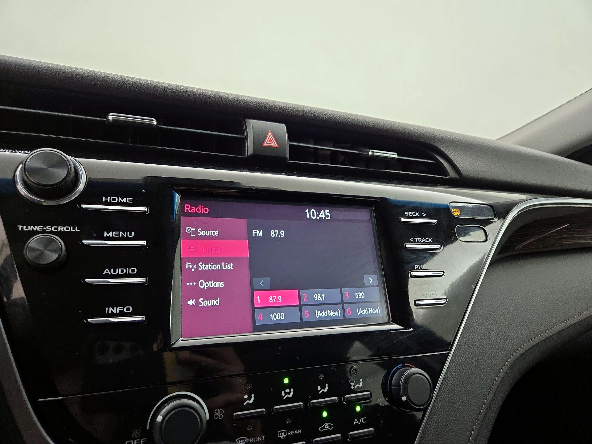 Thumbnail: 2018 Toyota Camry - 15