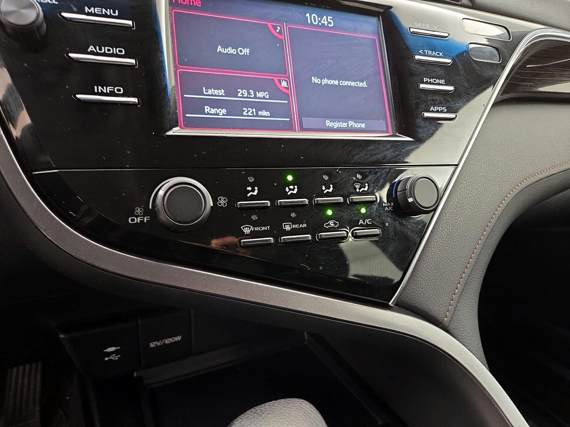Thumbnail: 2018 Toyota Camry - 16