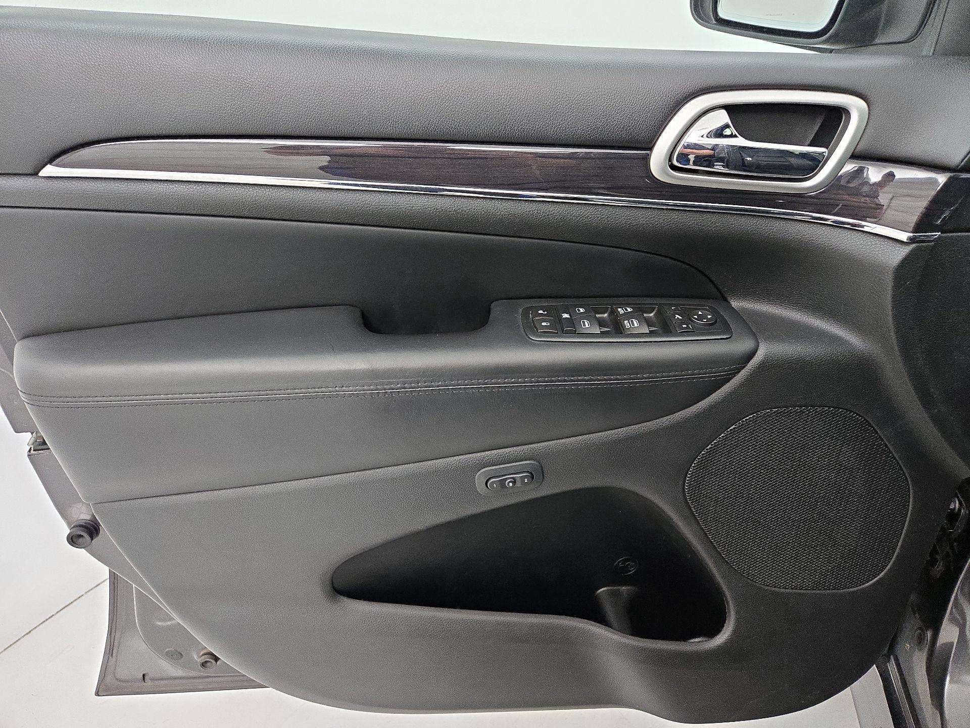 Thumbnail: 2016 Jeep Grand Cherokee - 12