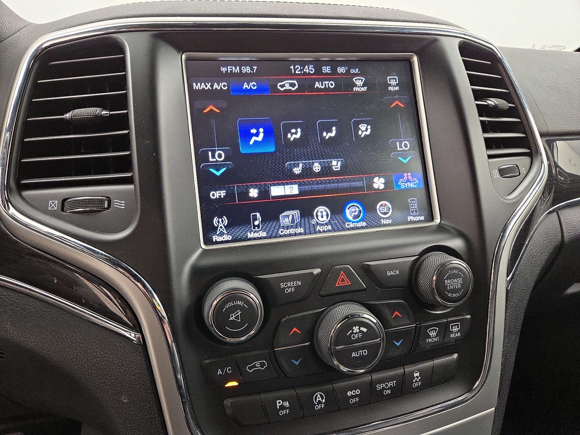 Thumbnail: 2016 Jeep Grand Cherokee - 17