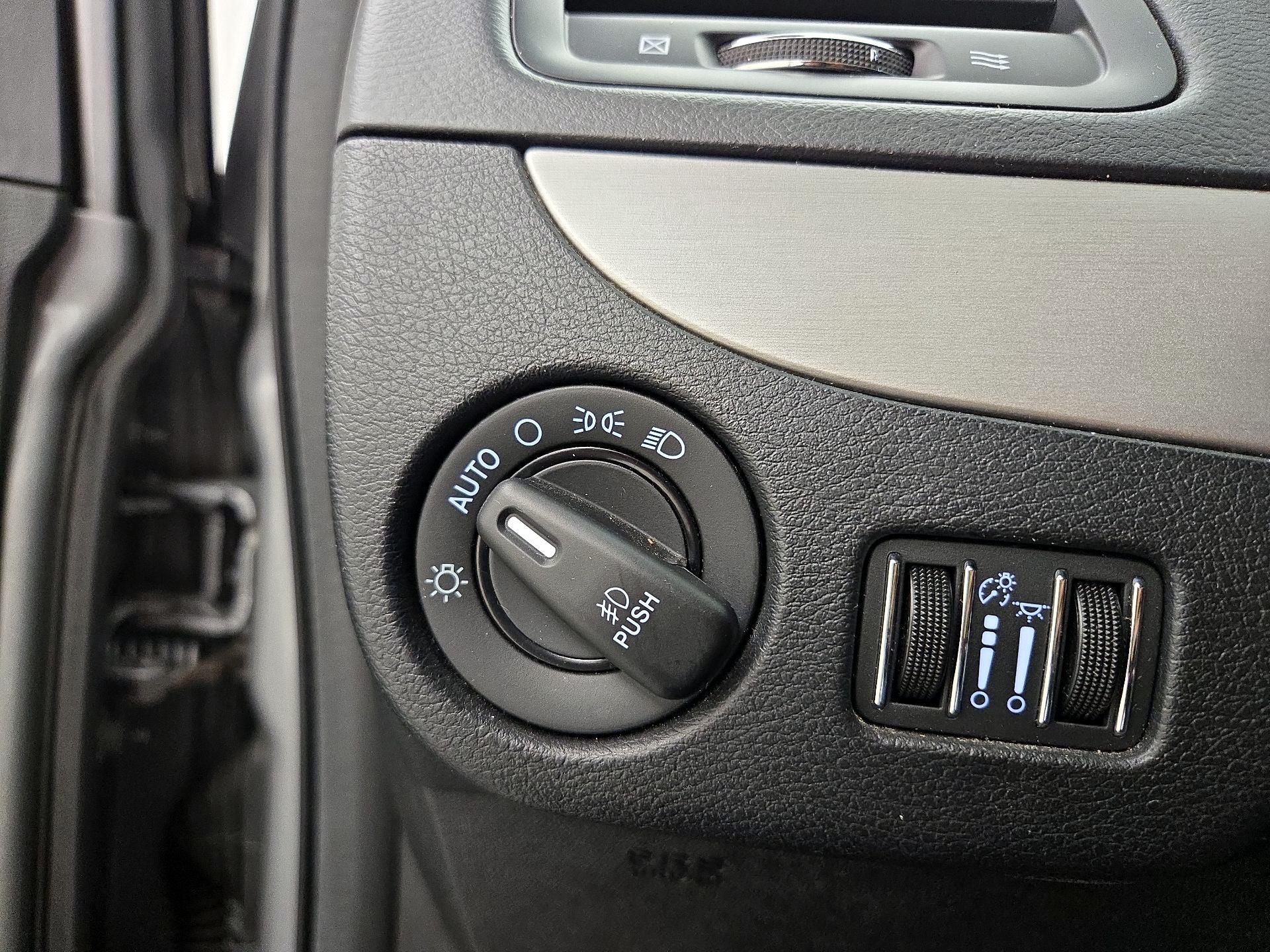 Thumbnail: 2017 Dodge Grand Caravan - 13