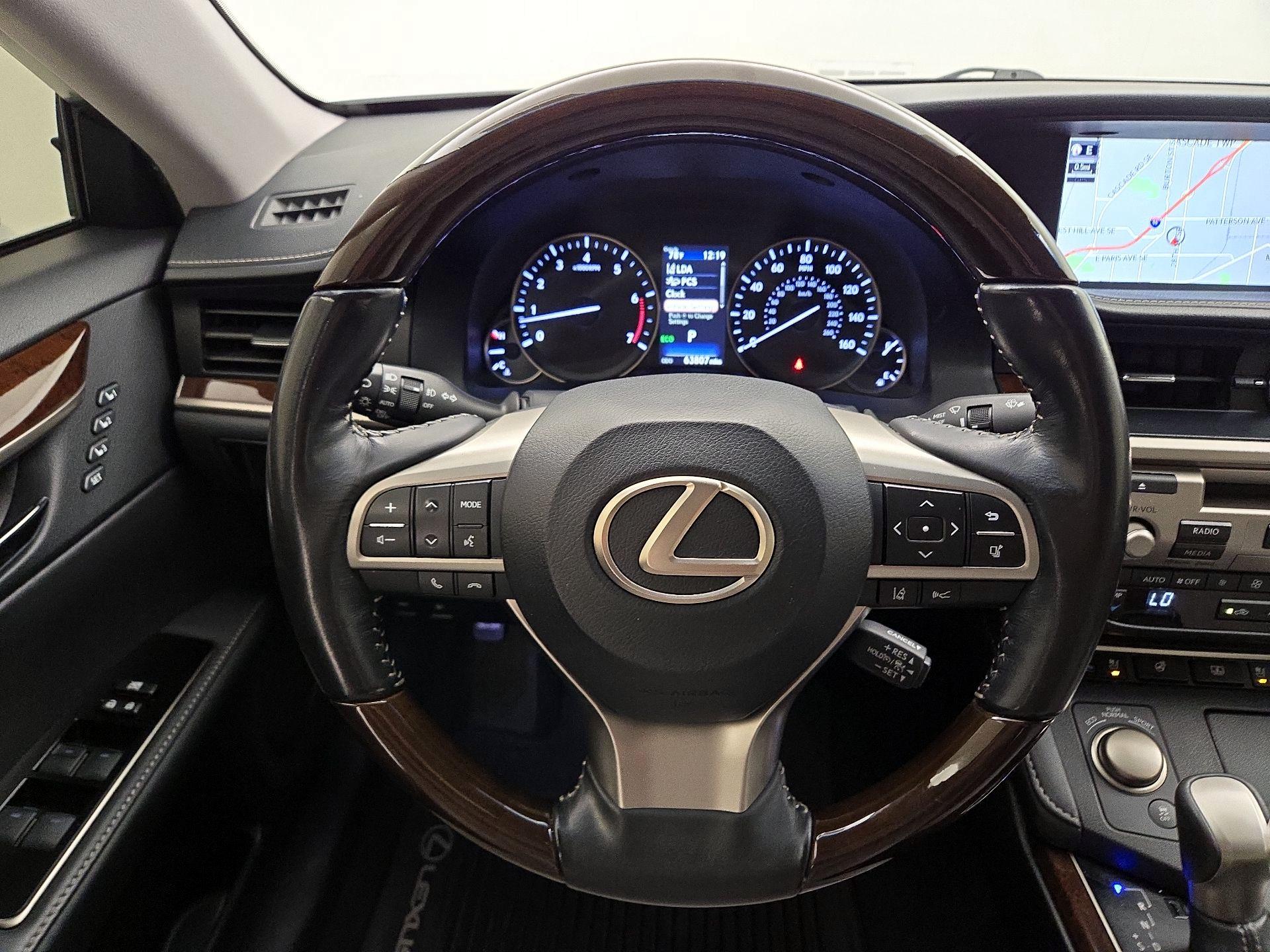 Thumbnail: 2017 Lexus ES - 10