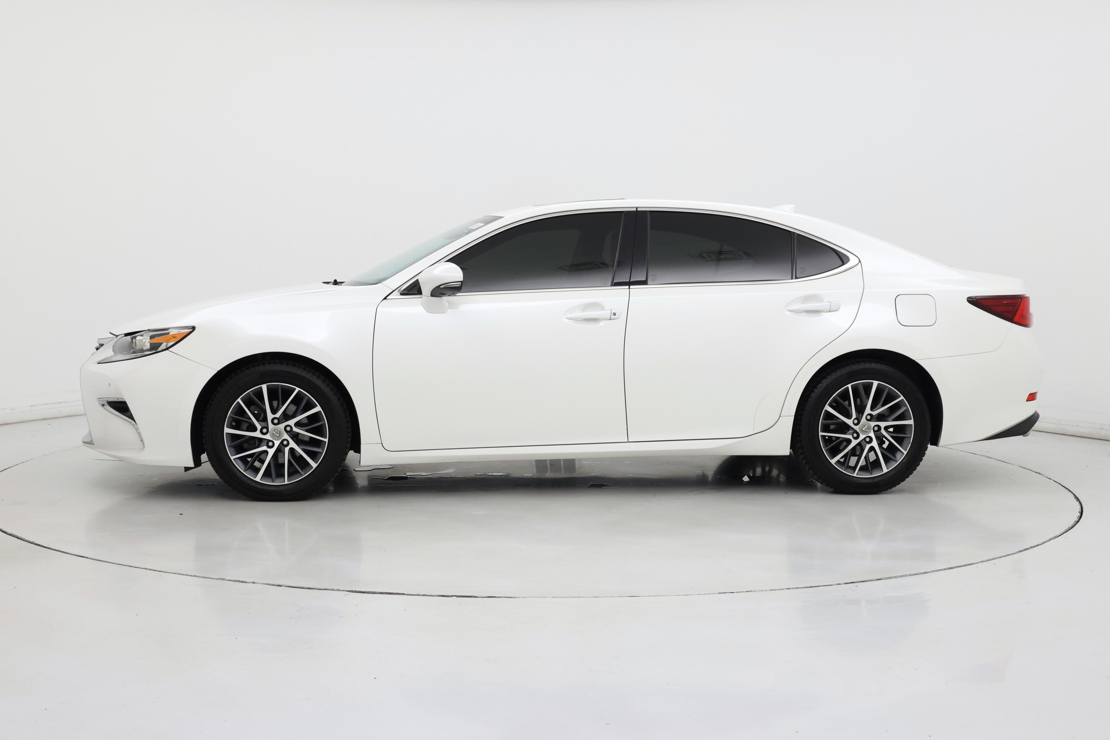 Thumbnail: 2017 Lexus ES - 3