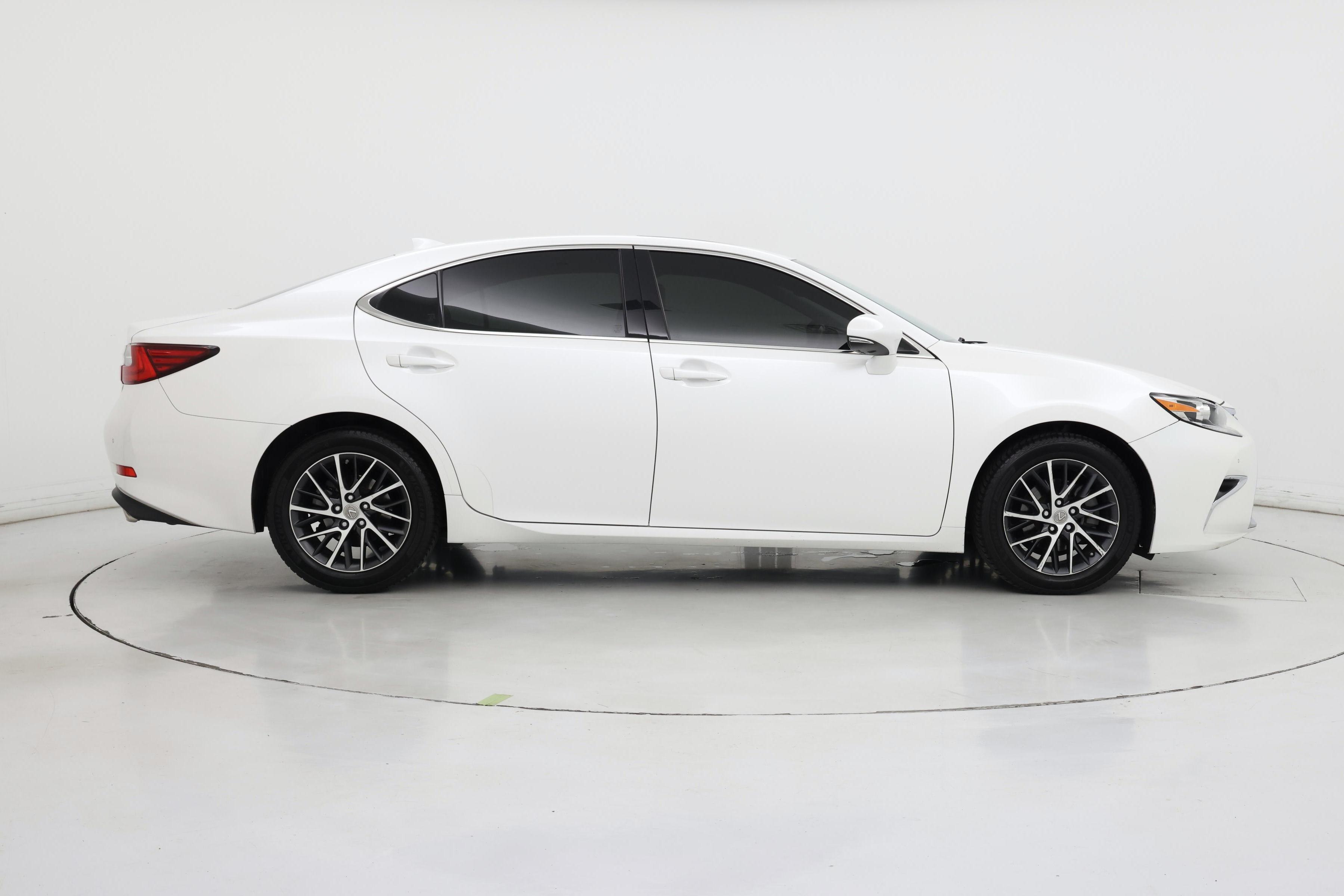 Thumbnail: 2017 Lexus ES - 7