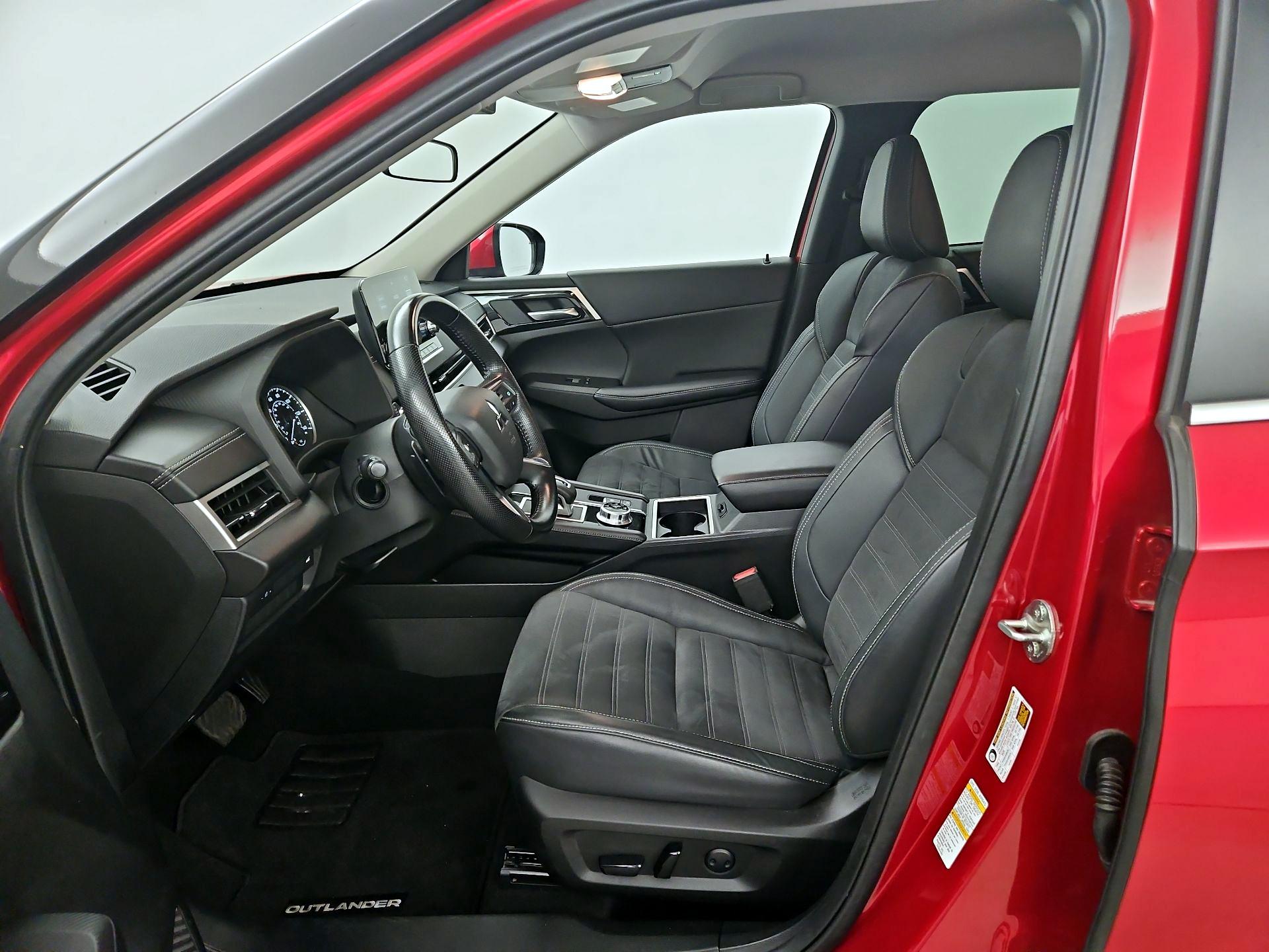 Thumbnail: 2022 Mitsubishi Outlander - 11