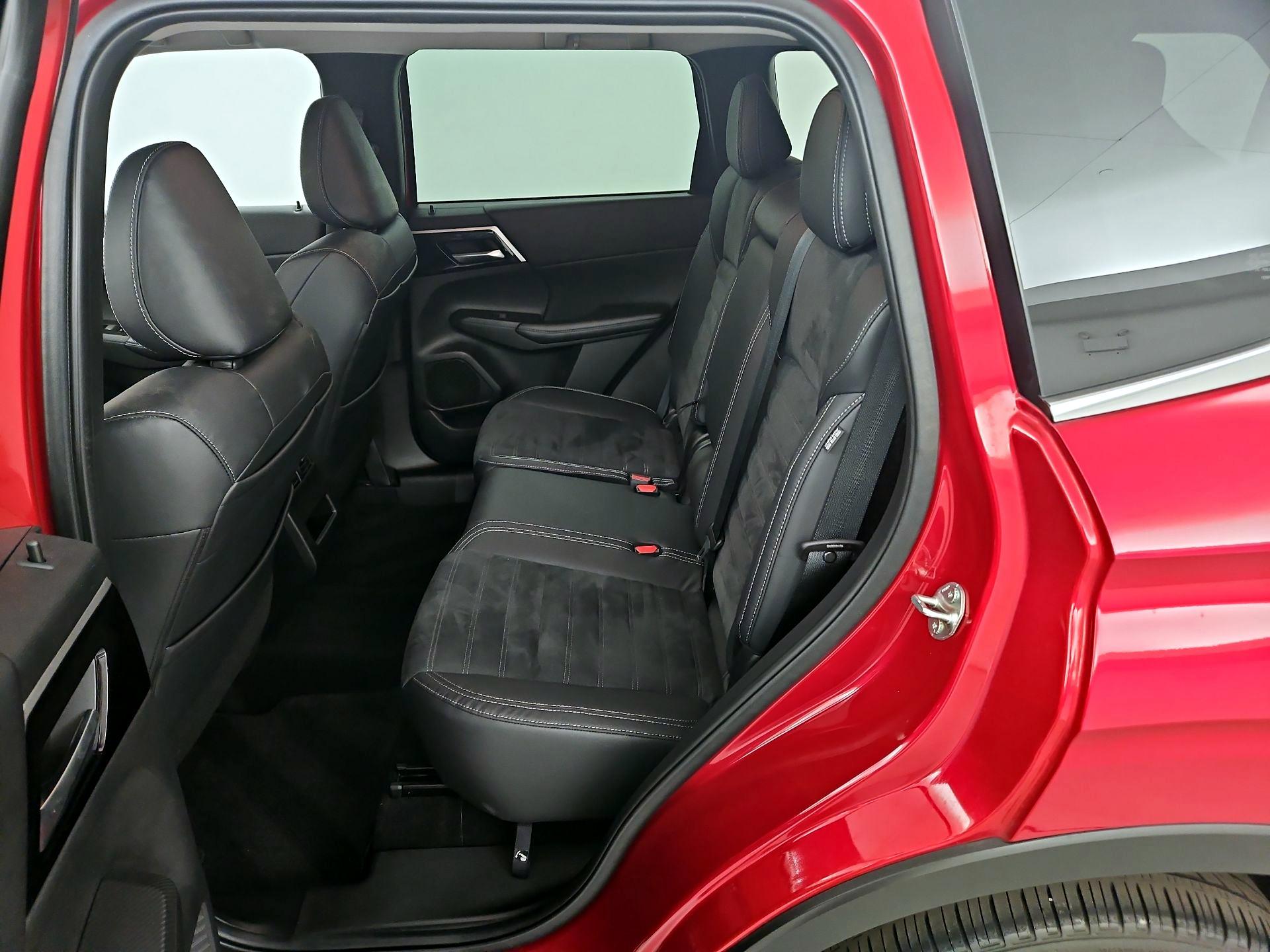 Thumbnail: 2022 Mitsubishi Outlander - 20