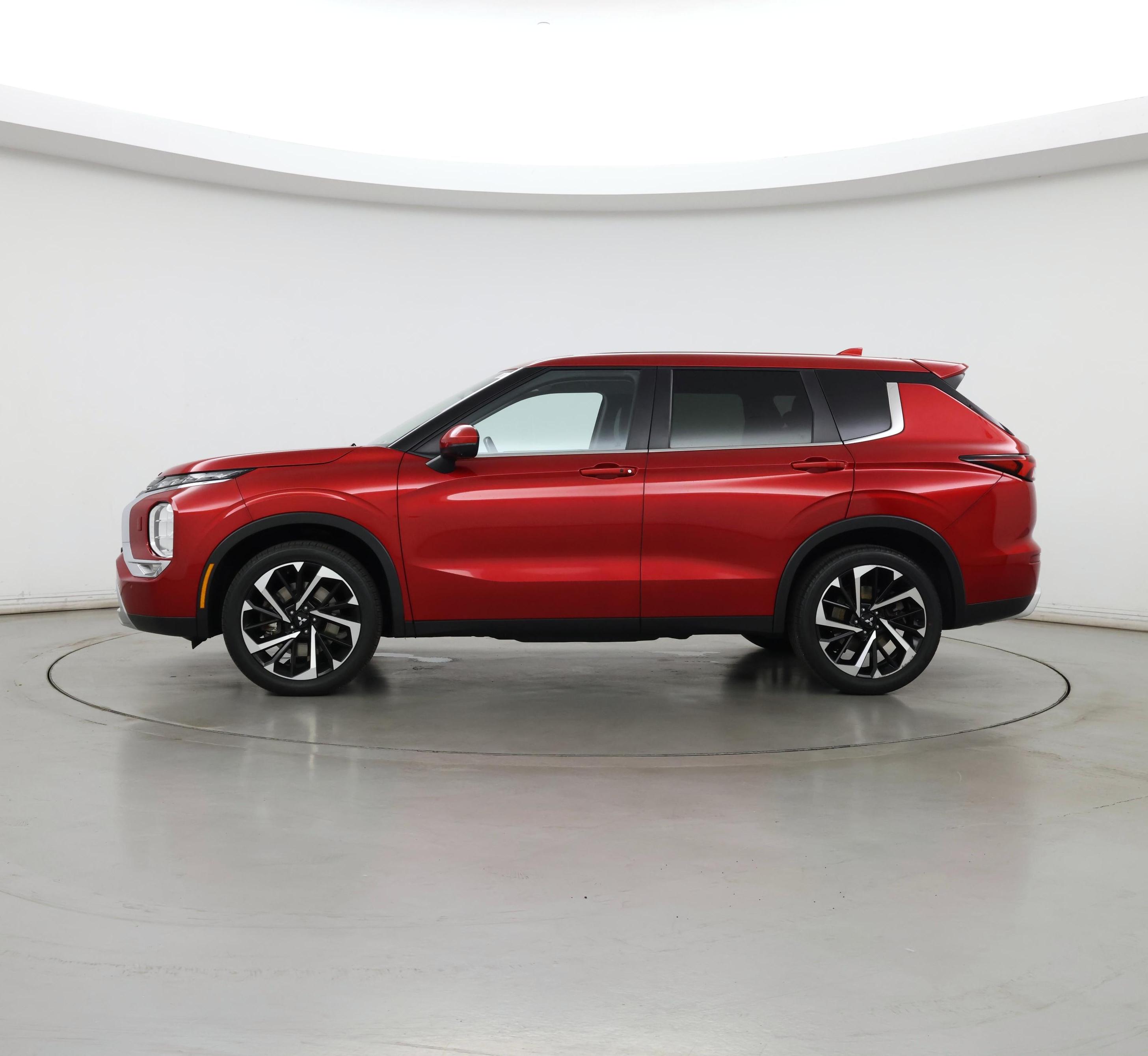 Thumbnail: 2022 Mitsubishi Outlander - 3