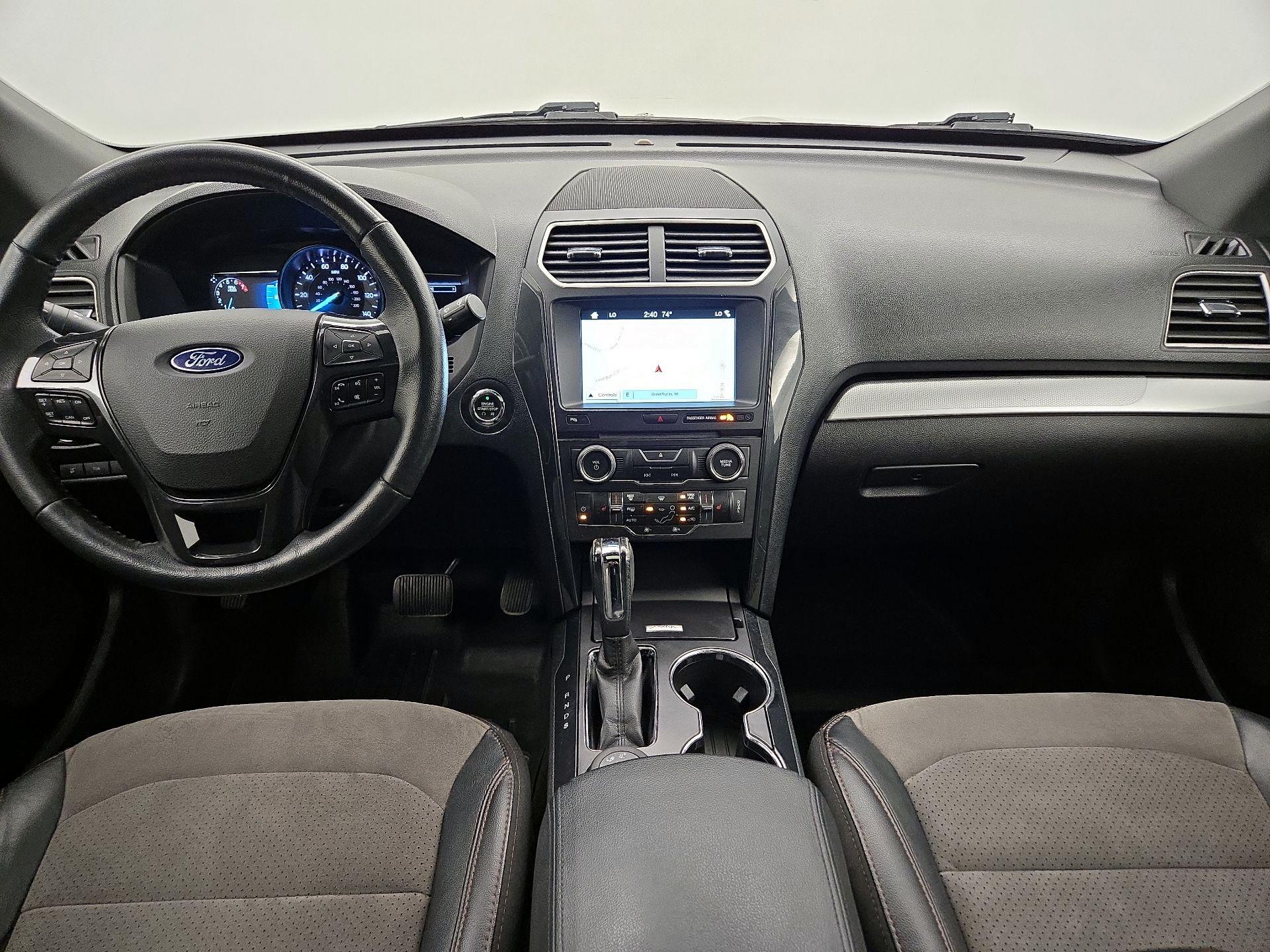 Thumbnail: 2017 Ford Explorer - 9