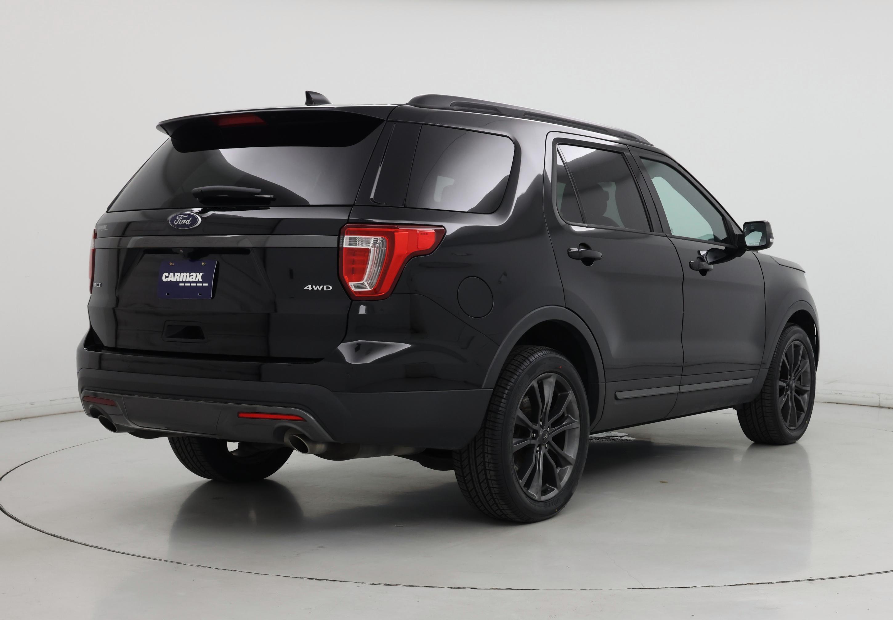 Thumbnail: 2017 Ford Explorer - 8