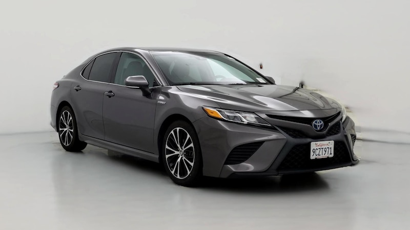 2020 Toyota Camry SE Hero Image