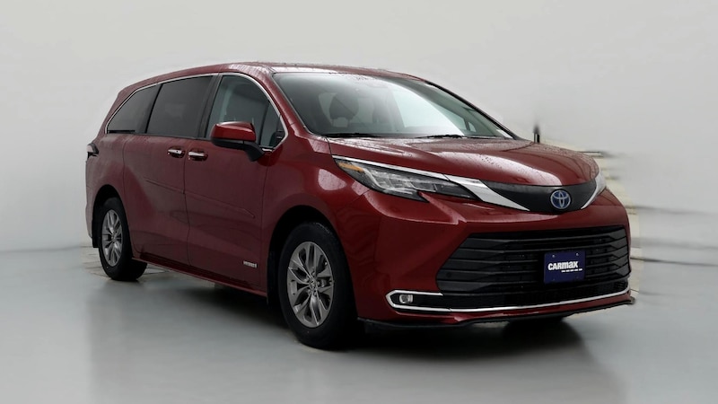 2021 Toyota Sienna XLE Hero Image