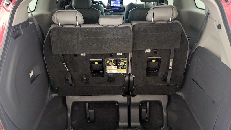 2021 Toyota Sienna XLE 18