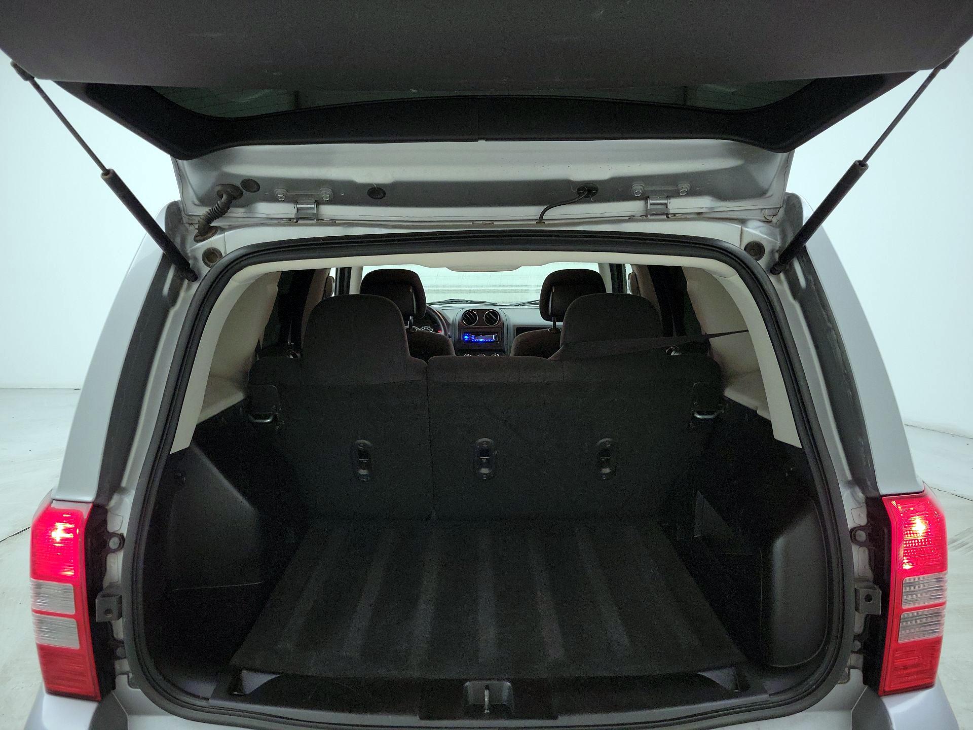 Thumbnail: 2014 Jeep Patriot - 17