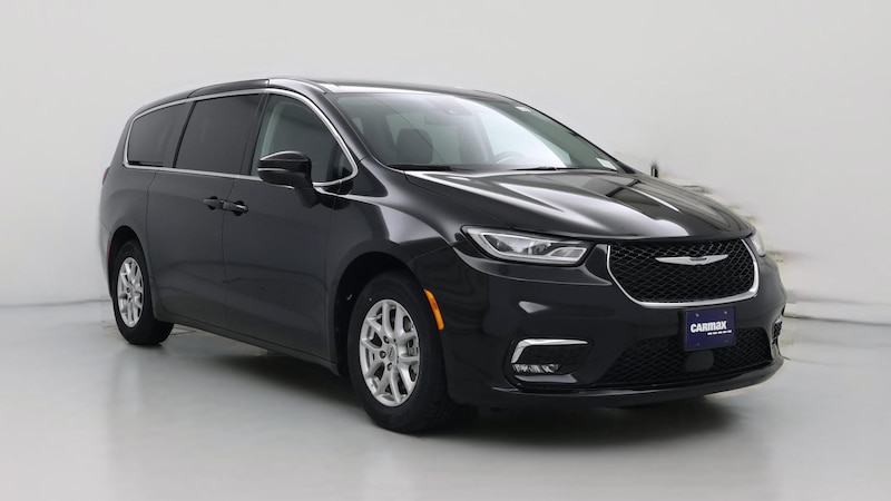 2023 Chrysler Pacifica Touring L Hero Image