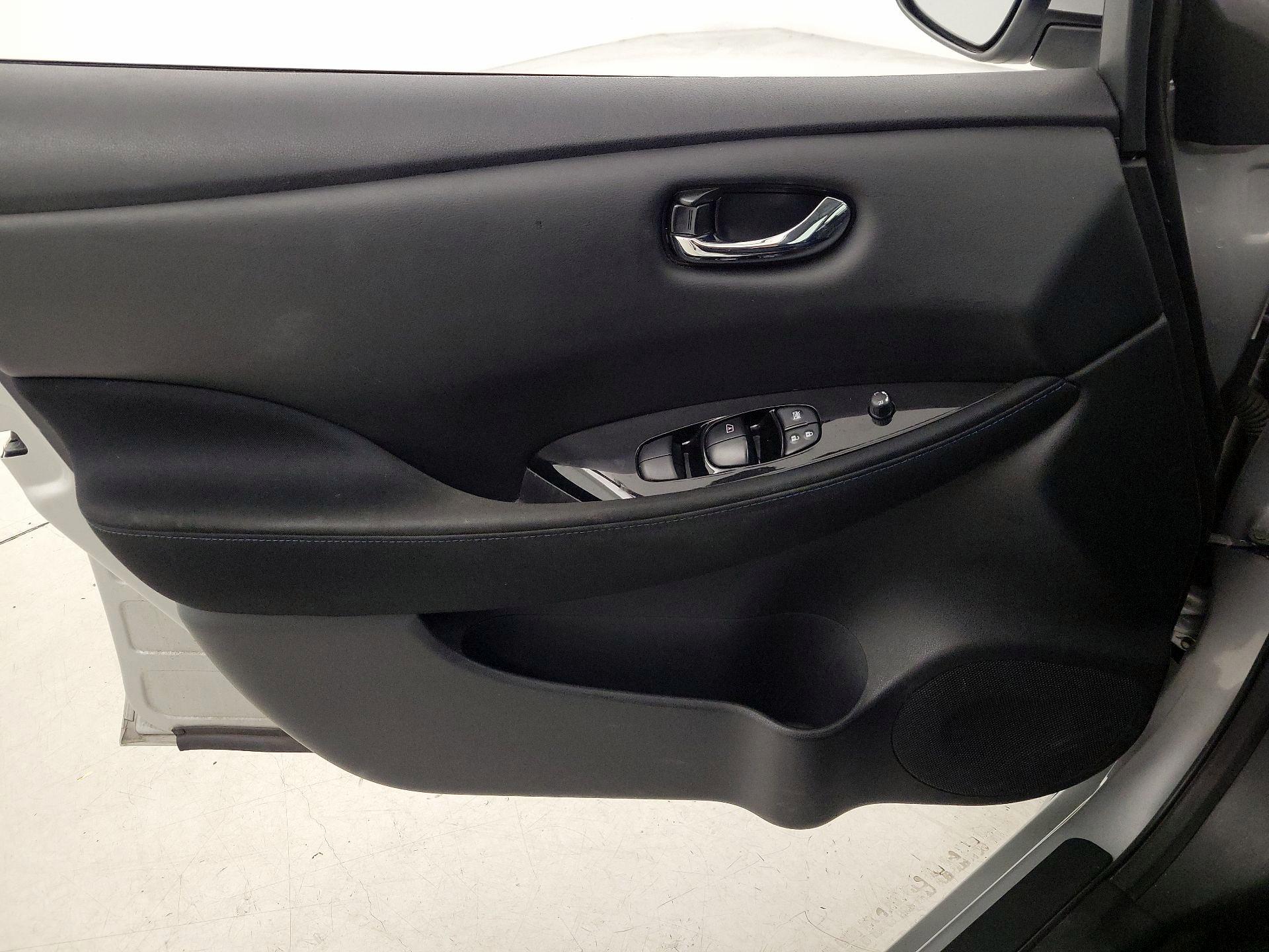 Thumbnail: 2020 Nissan Leaf - 12