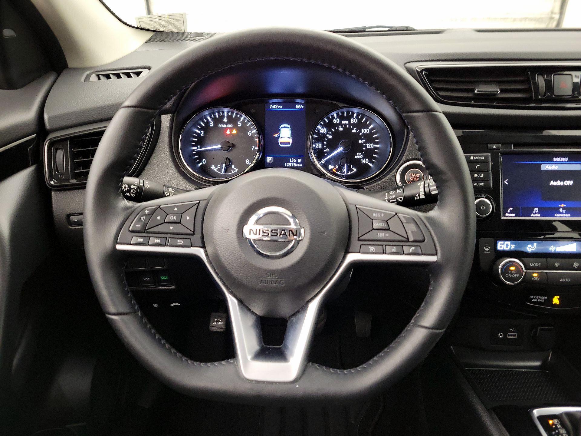 Thumbnail: 2021 Nissan Rogue Sport - 10
