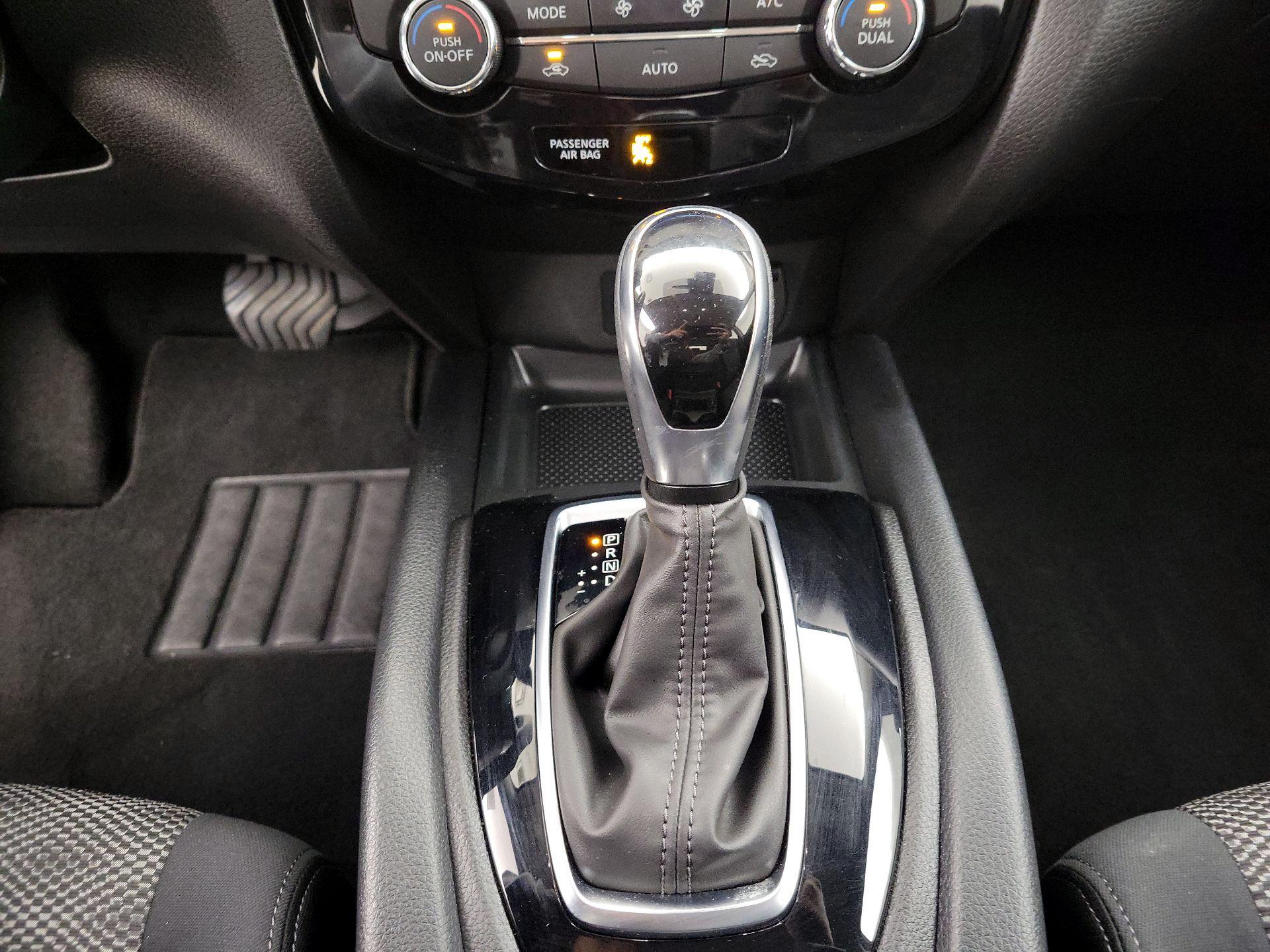Thumbnail: 2021 Nissan Rogue Sport - 17