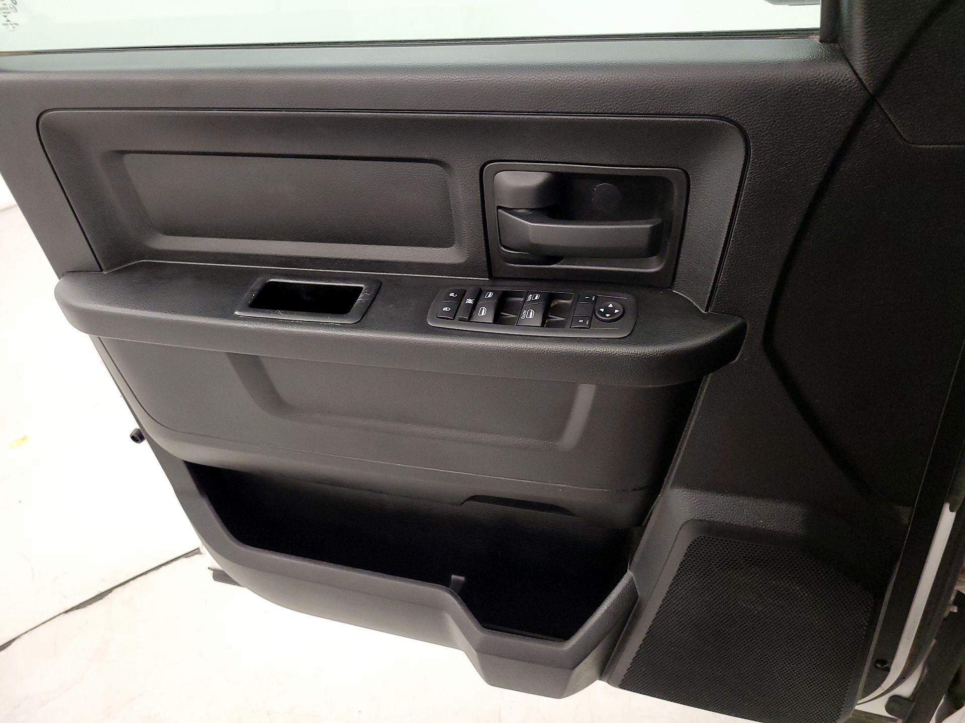 Thumbnail: 2019 RAM 1500 Classic - 12