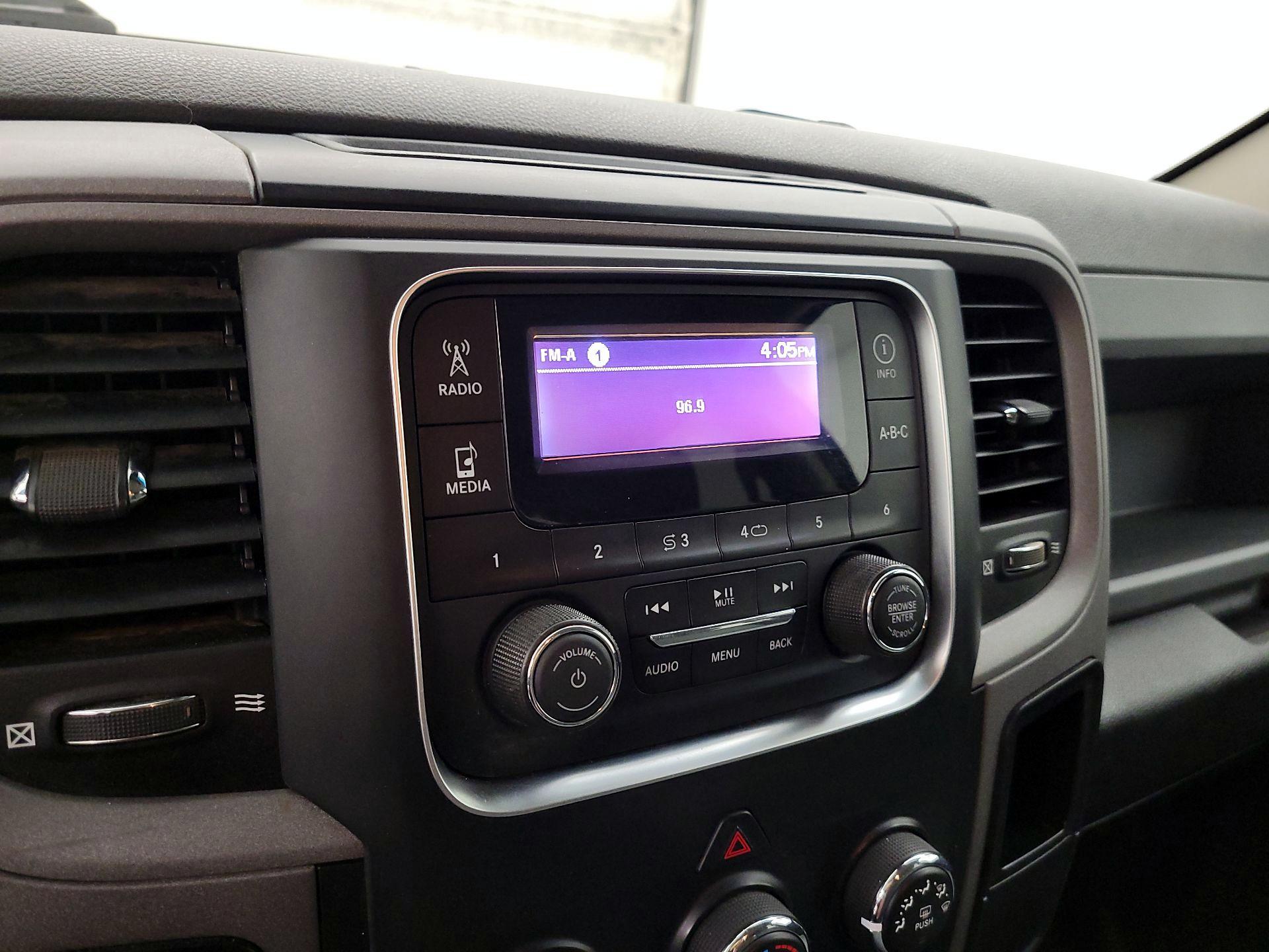 Thumbnail: 2019 RAM 1500 Classic - 14