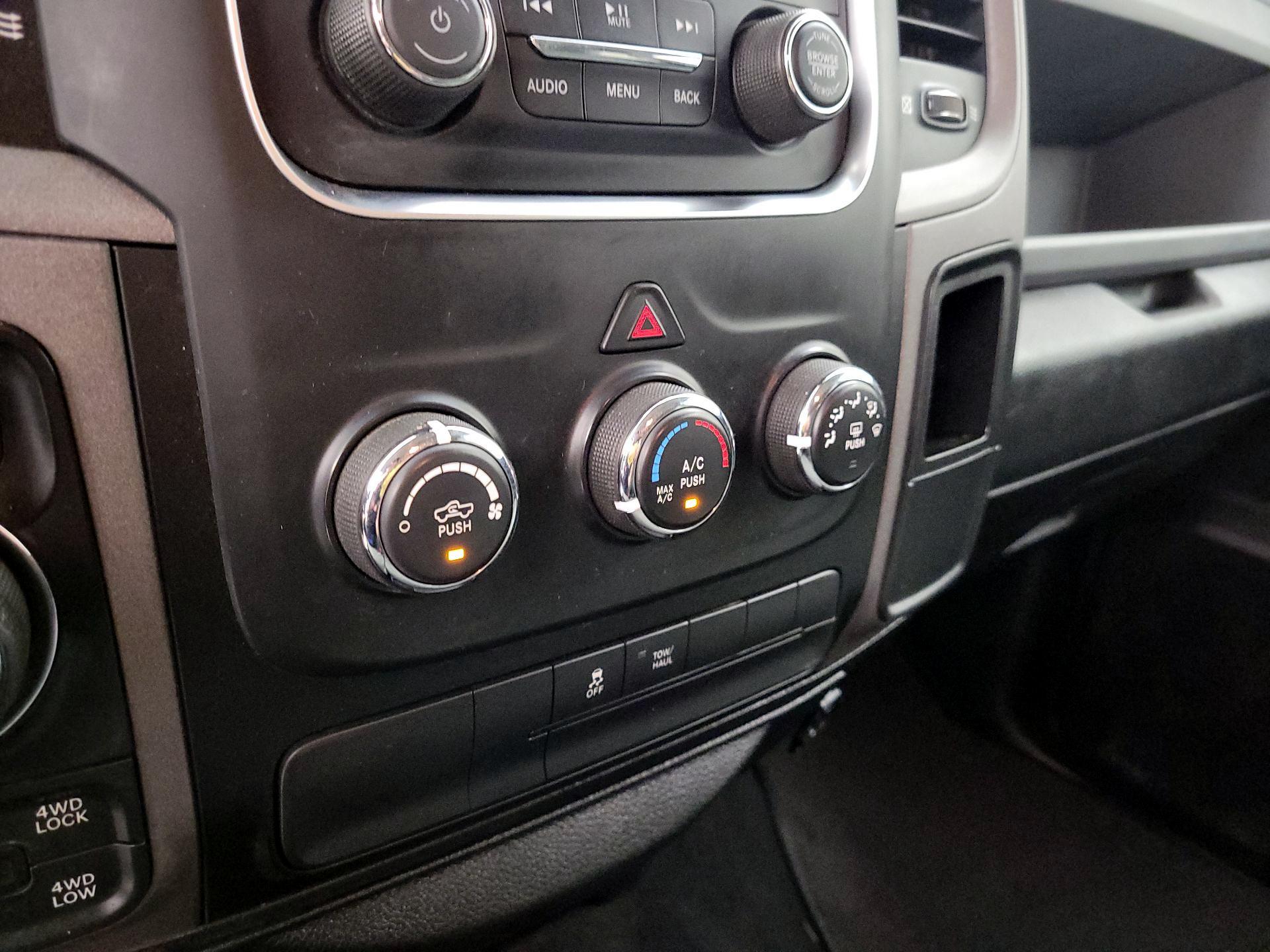 Thumbnail: 2019 RAM 1500 Classic - 15
