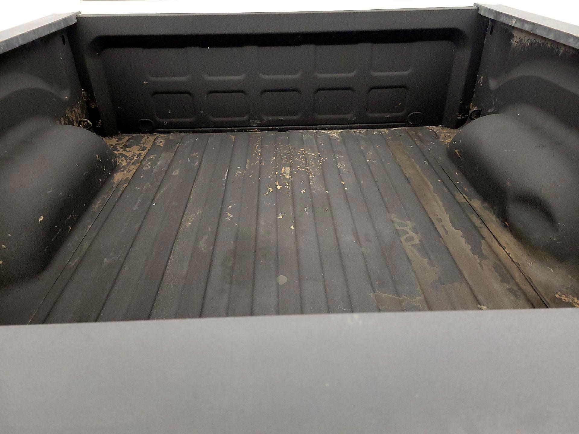 Thumbnail: 2019 RAM 1500 Classic - 17