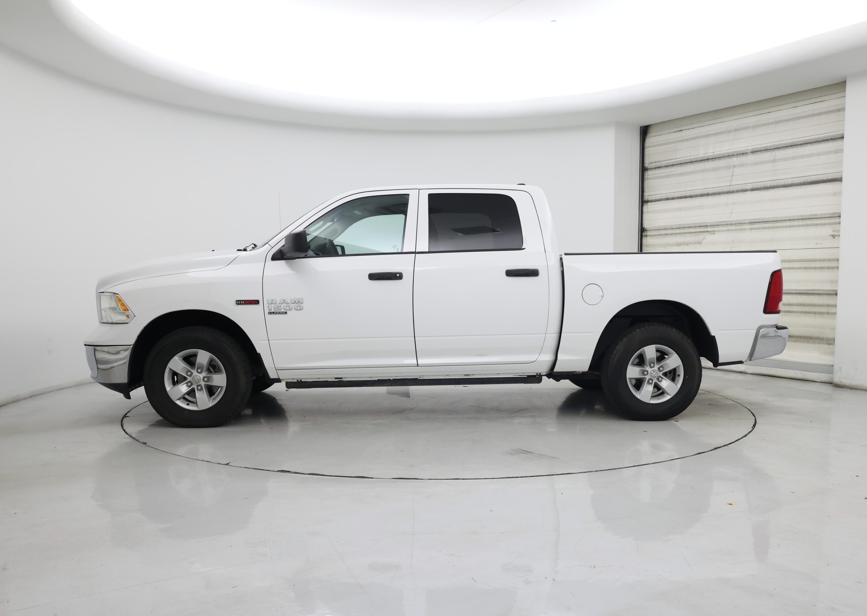 Thumbnail: 2019 RAM 1500 Classic - 3