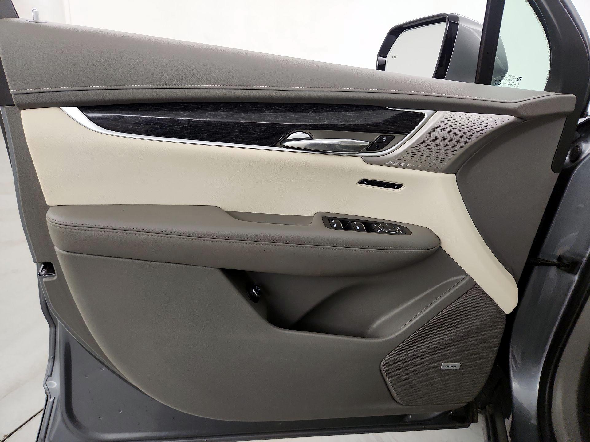 Thumbnail: 2021 Cadillac XT6 - 12