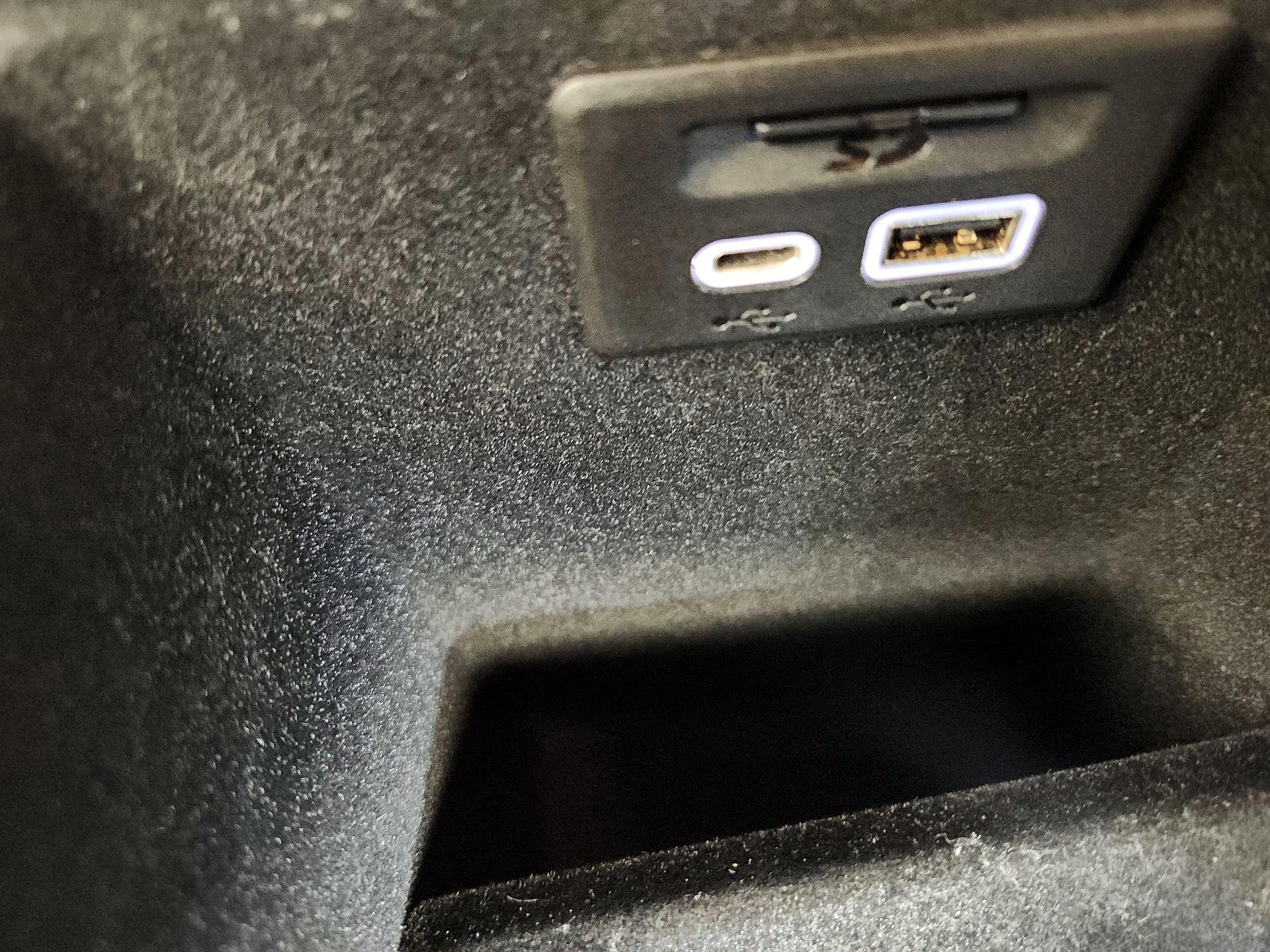 Thumbnail: 2021 Cadillac XT6 - 19