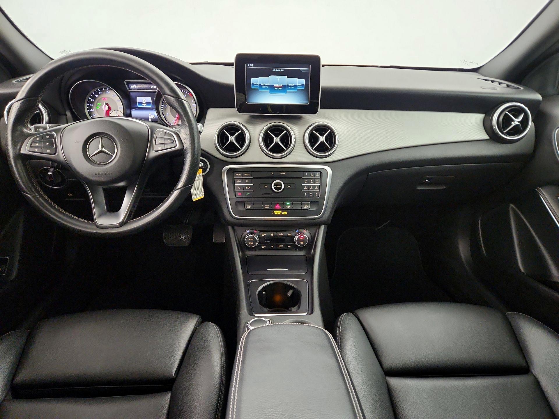 Thumbnail: 2017 Mercedes-Benz GLA - 9