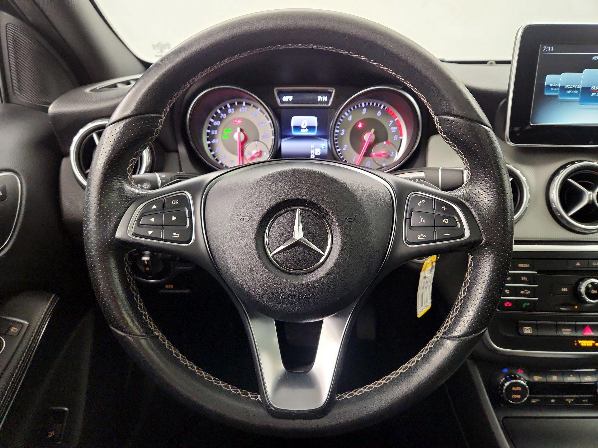 Thumbnail: 2017 Mercedes-Benz GLA - 10